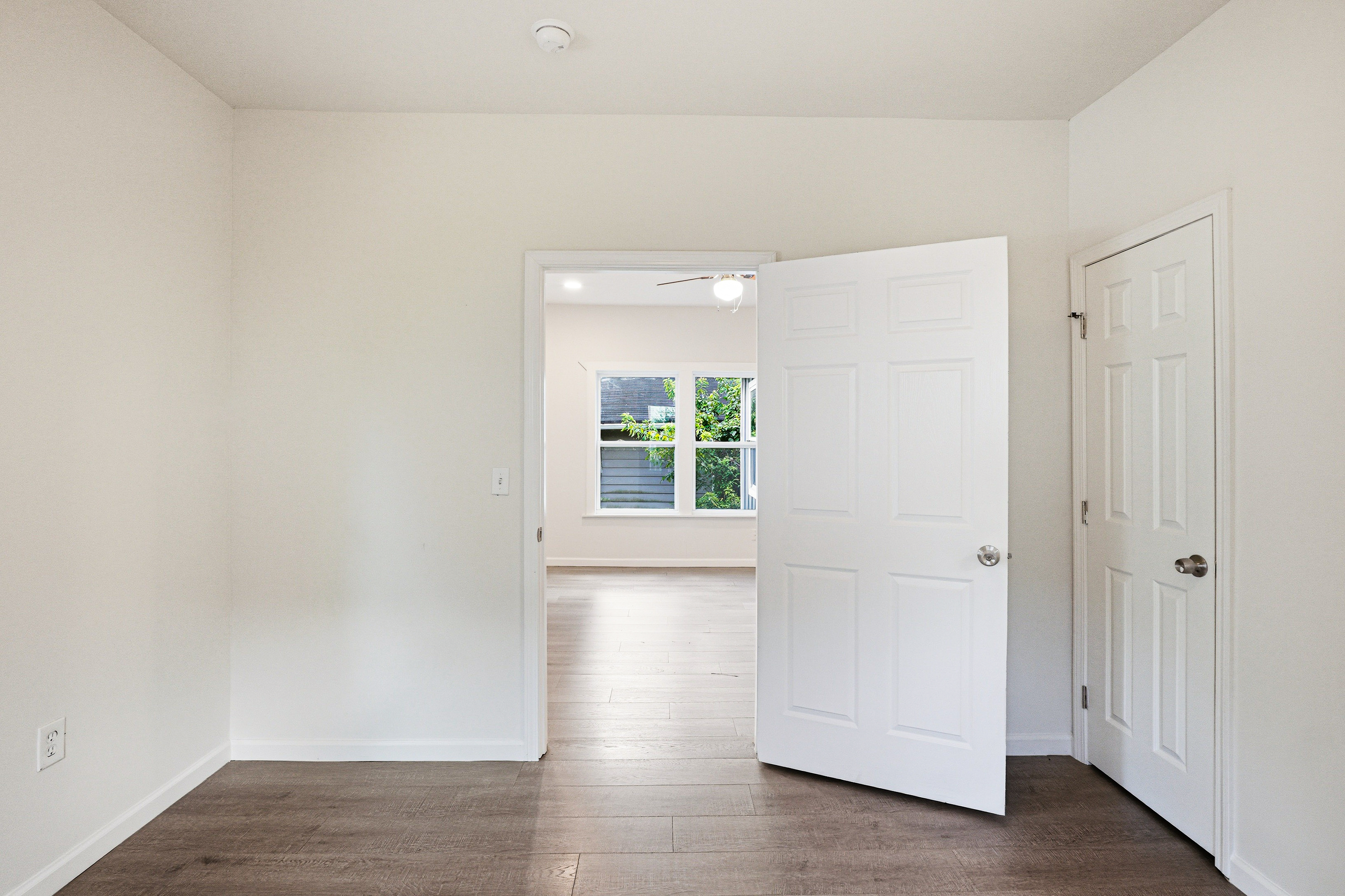Photo 11 of 25 of 1233 Oakland Dr SW, Atlanta, GA