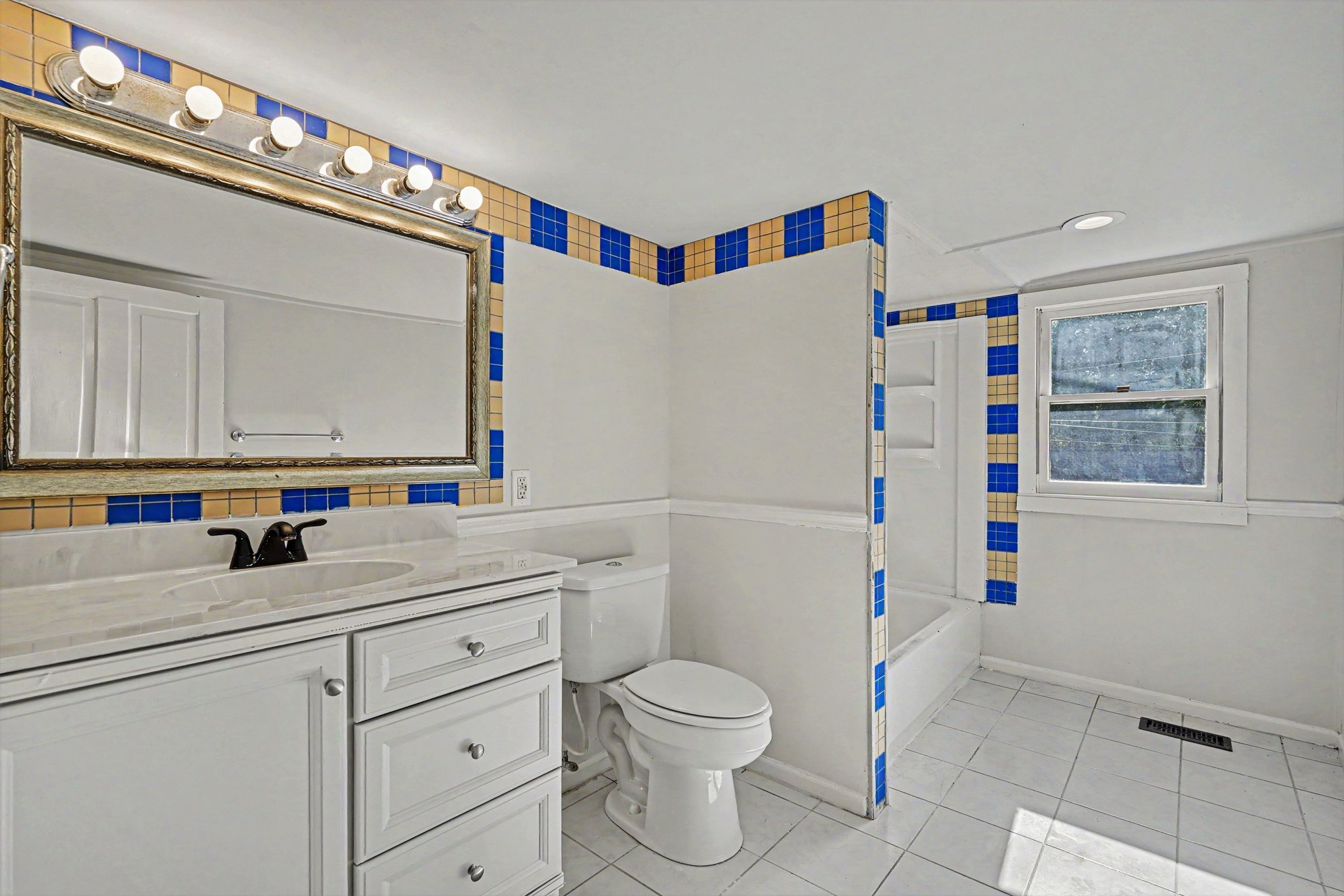 Photo 31 of 38 of 1402 1st Avenue Pl NW, Hickory, NC