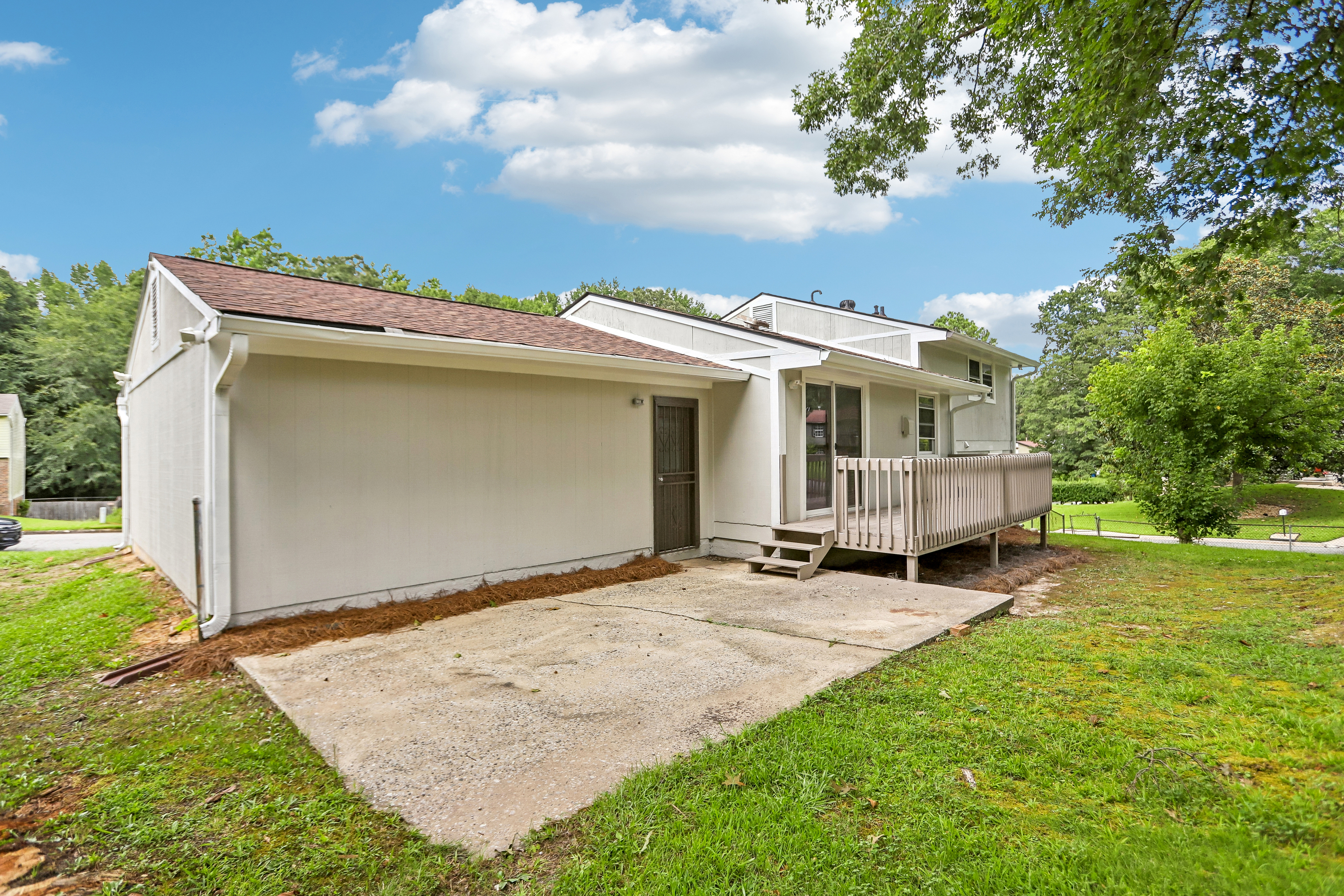 Photo 31 of 34 of 3020 Forestside Ln, Atlanta, GA