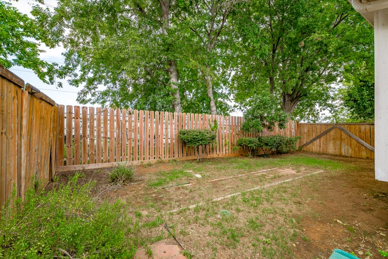 Photo 6 of 21 - 1387 Mimosa Ln, Lewisville, TX 75077