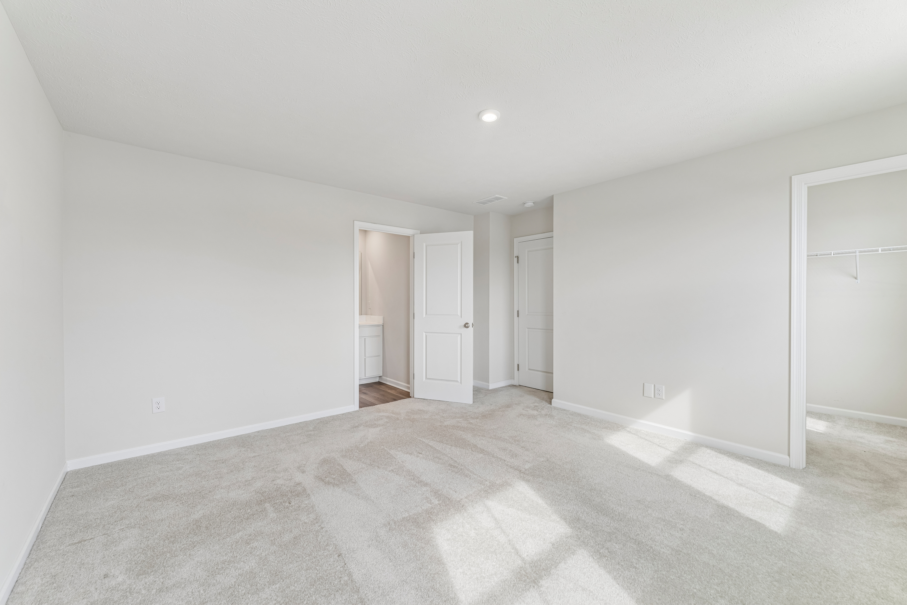Photo 4 of 47 of 4483 Bellow Dr, Lorain, OH