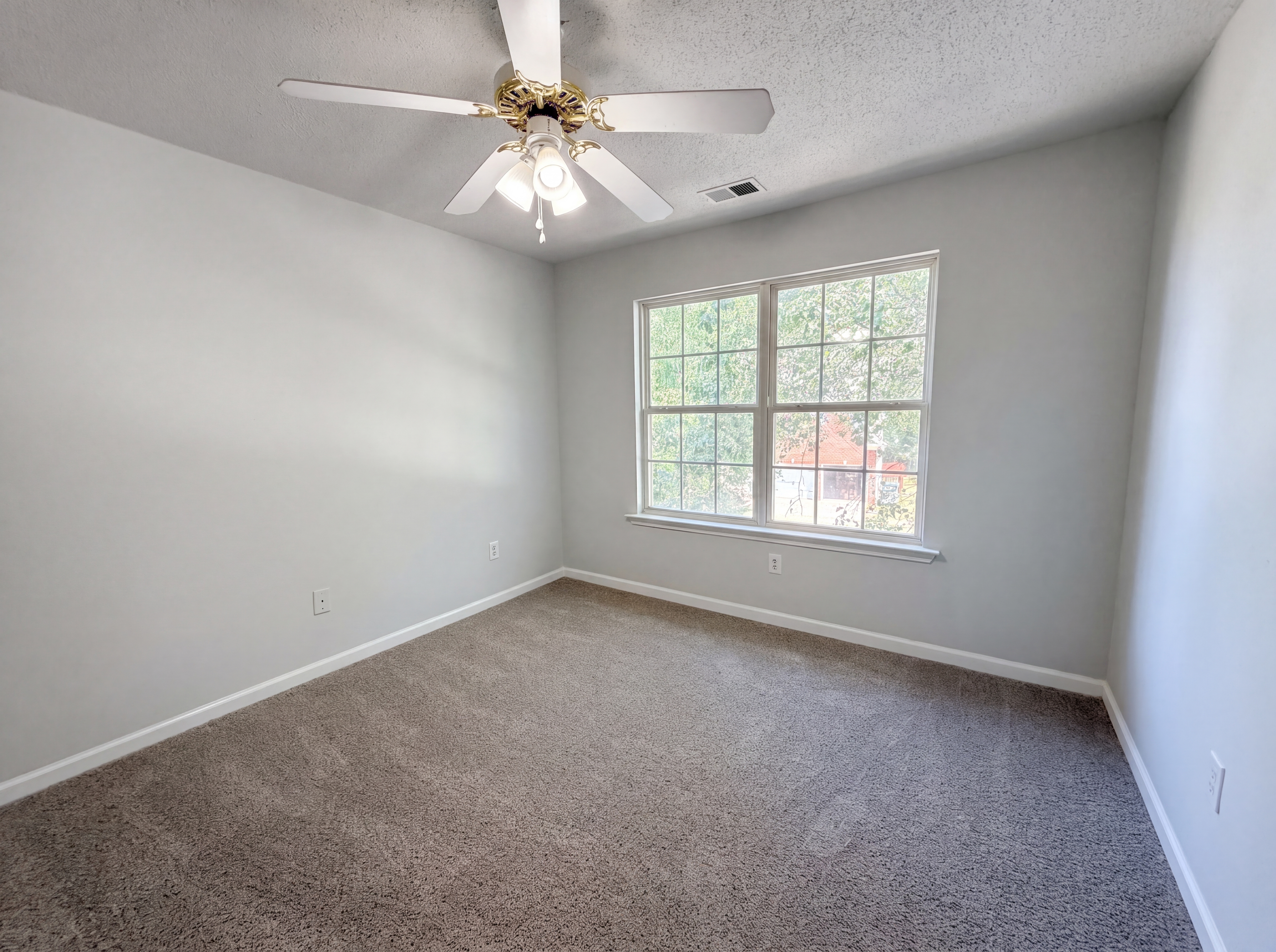 Photo 15 of 26 of 9 Bluff Ridge Ct, Greenville, SC