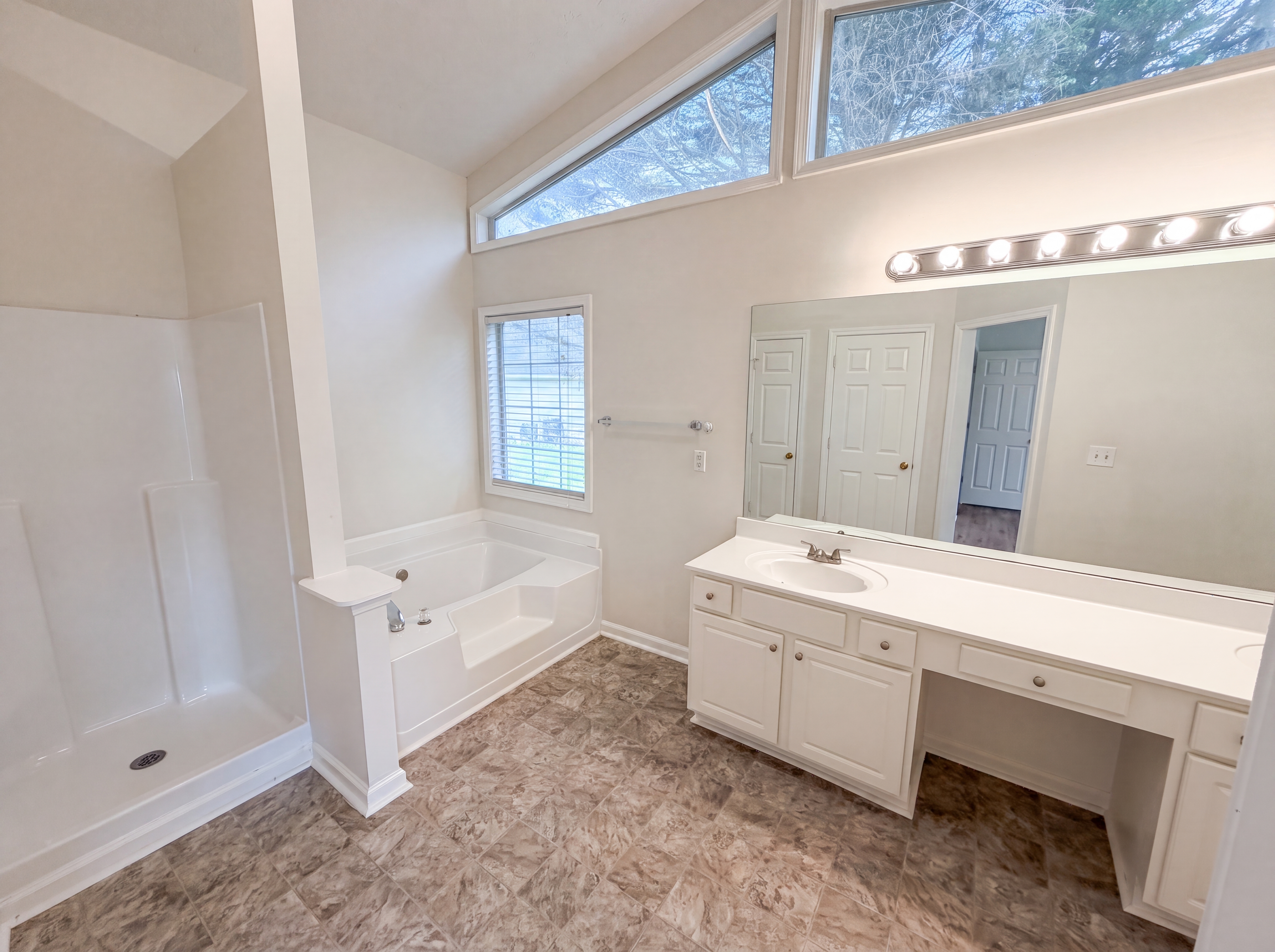 Photo 15 of 29 of 5137 Overlook View Ct, Duluth, GA