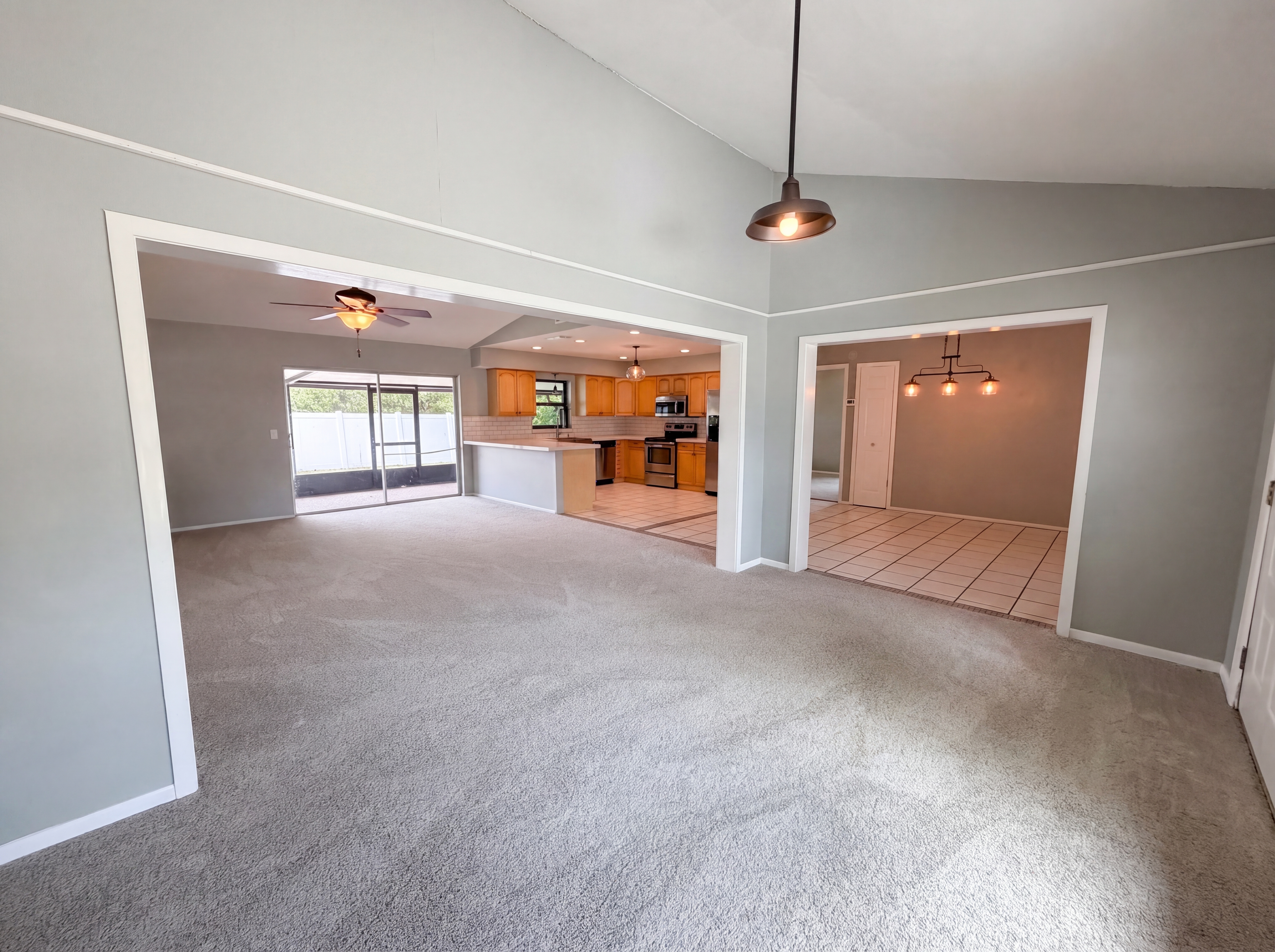 Photo 14 of 23 of 17621 Meadowbridge Dr, Lutz, FL
