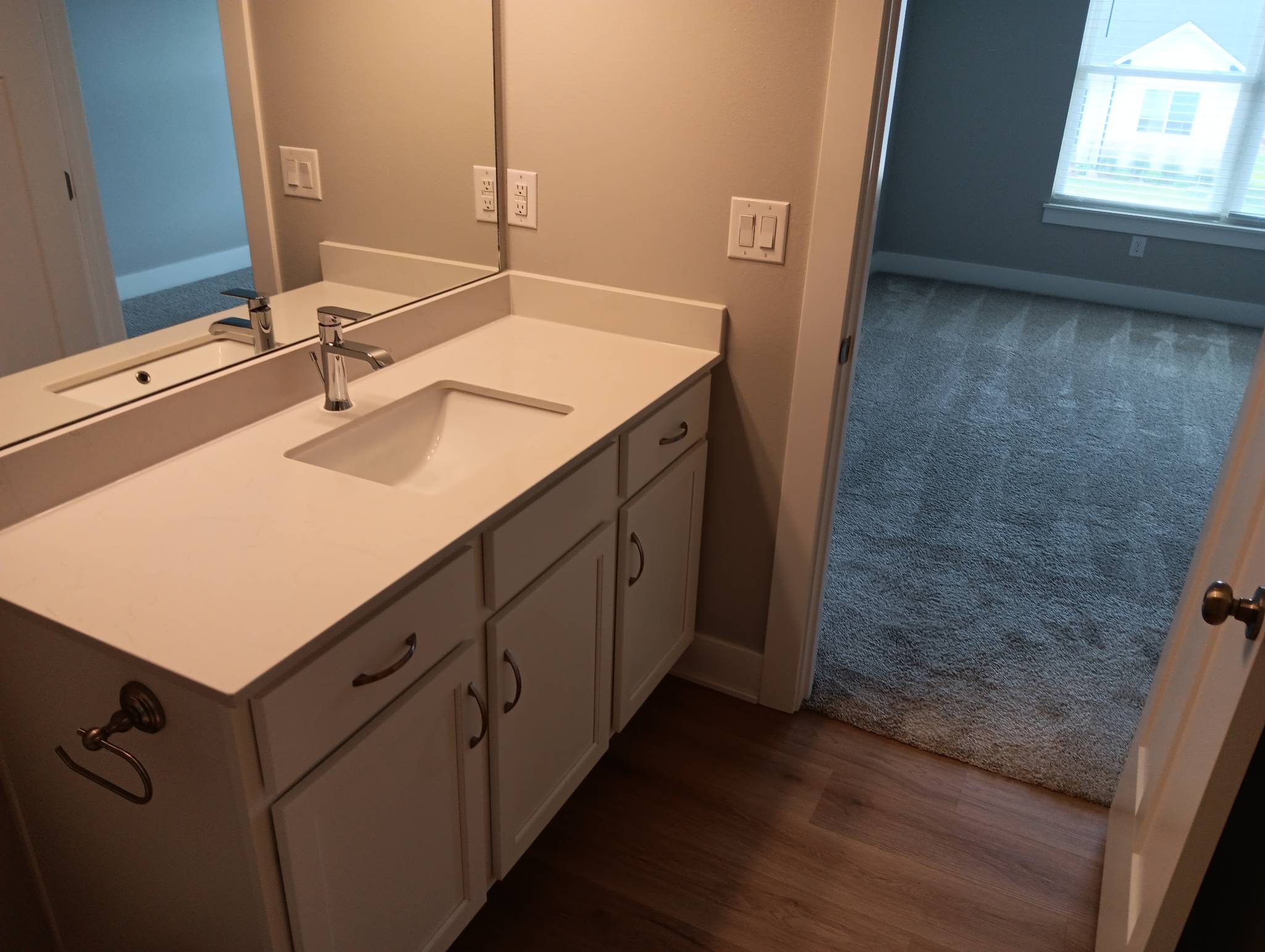 Photo 14 of 24 of 15215 Deerview Dr, Urbandale, IA
