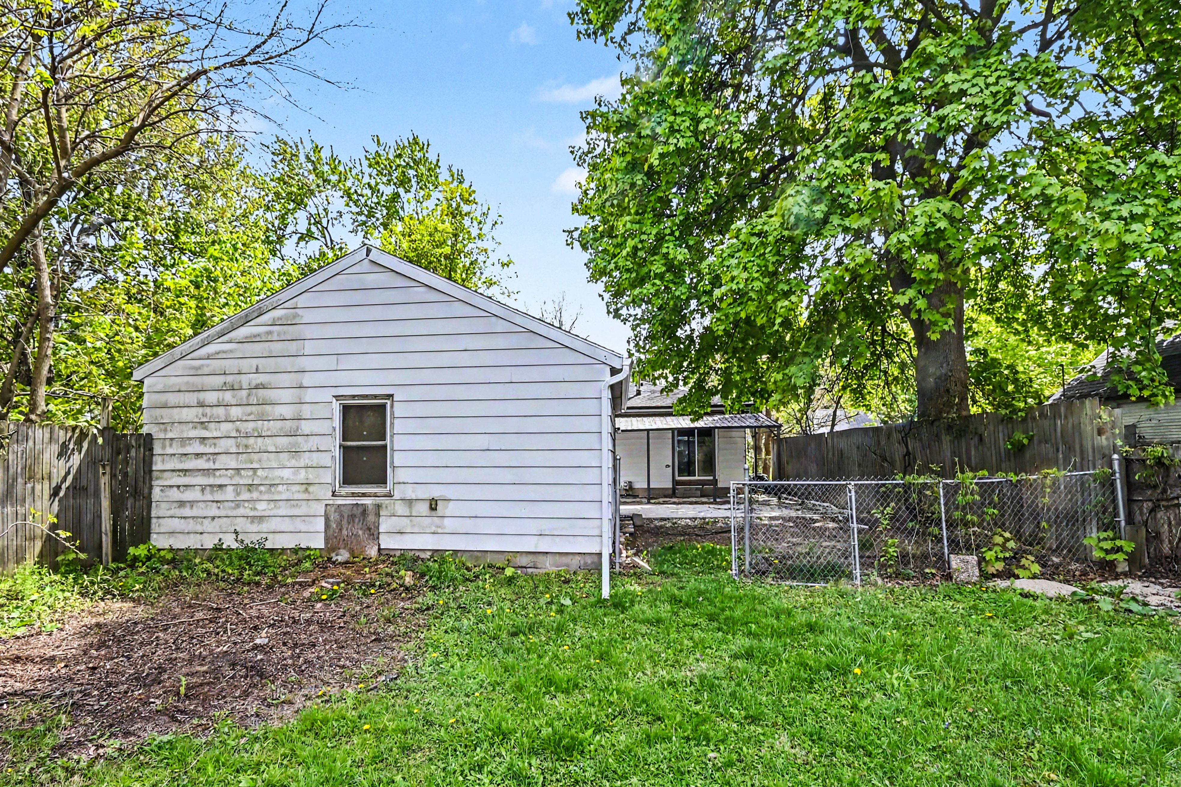 Photo 9 of 20 of 502 Carrier St, Lansing, MI