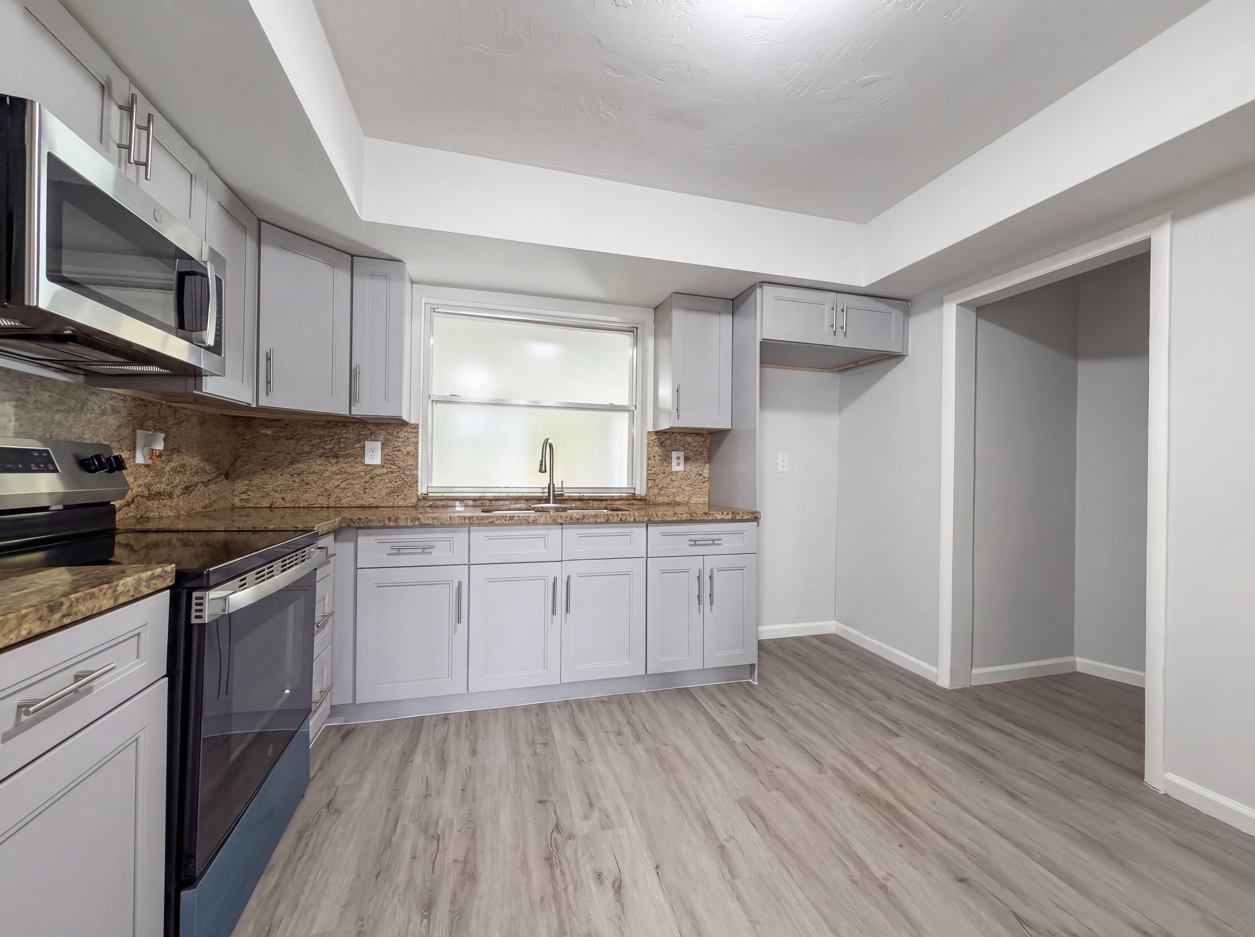 Photo 9 of 19 of 820 NW 78th Ave, Pembroke Pines, FL