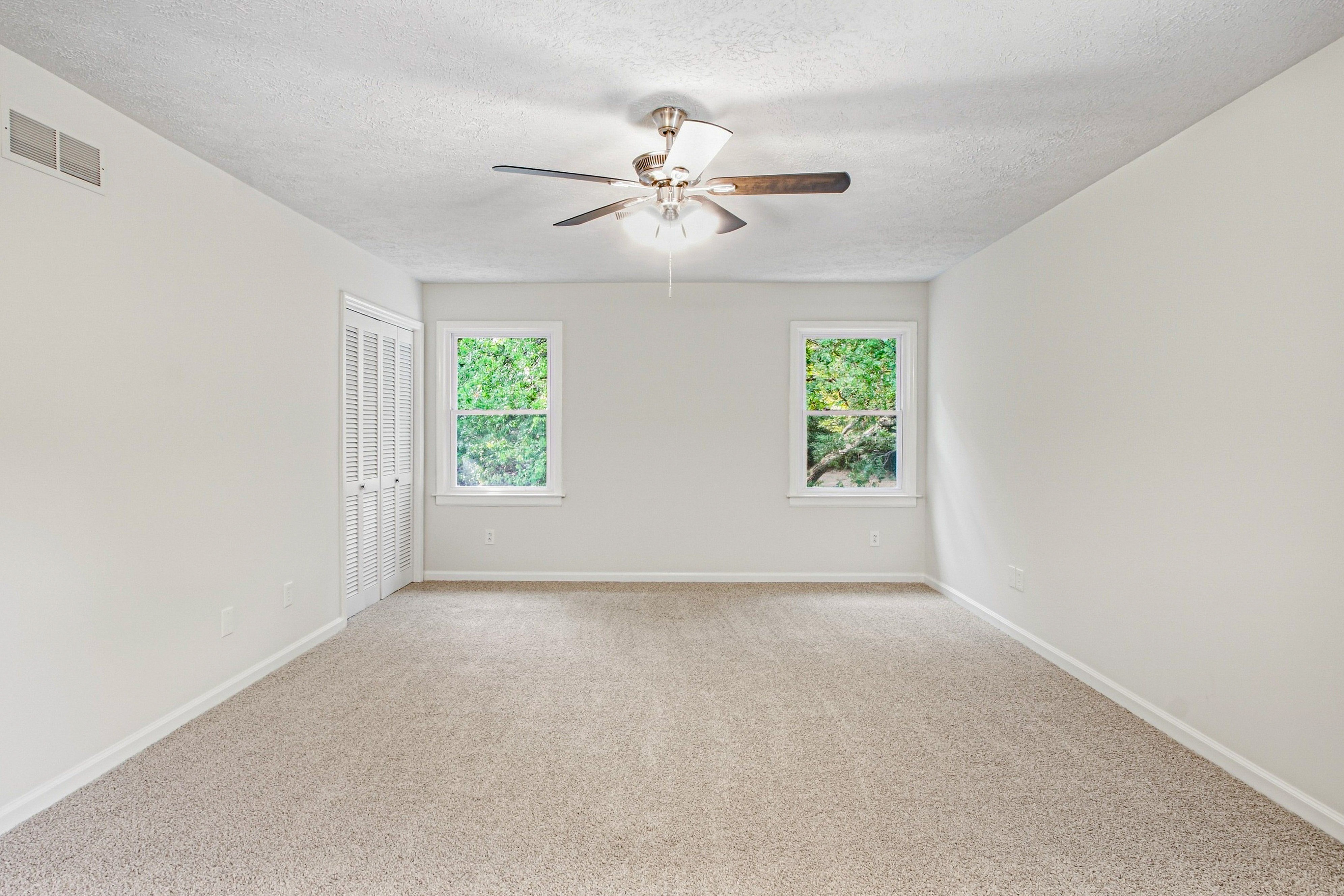 Photo 4 of 45 of 2215 Angela Dr SW, Lilburn, GA