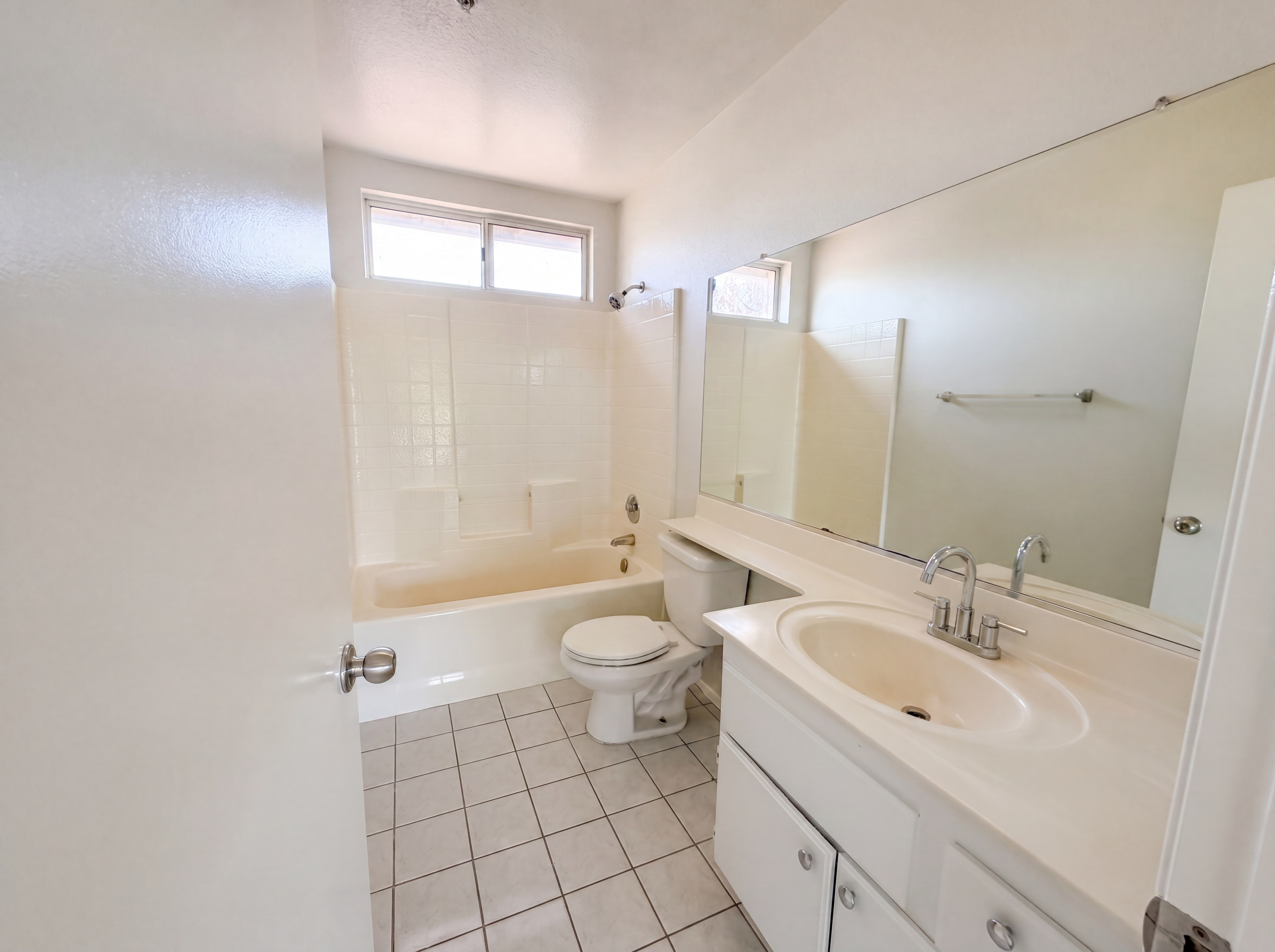 Photo 13 of 23 of 2565 W Fairview Dr, Rialto, CA