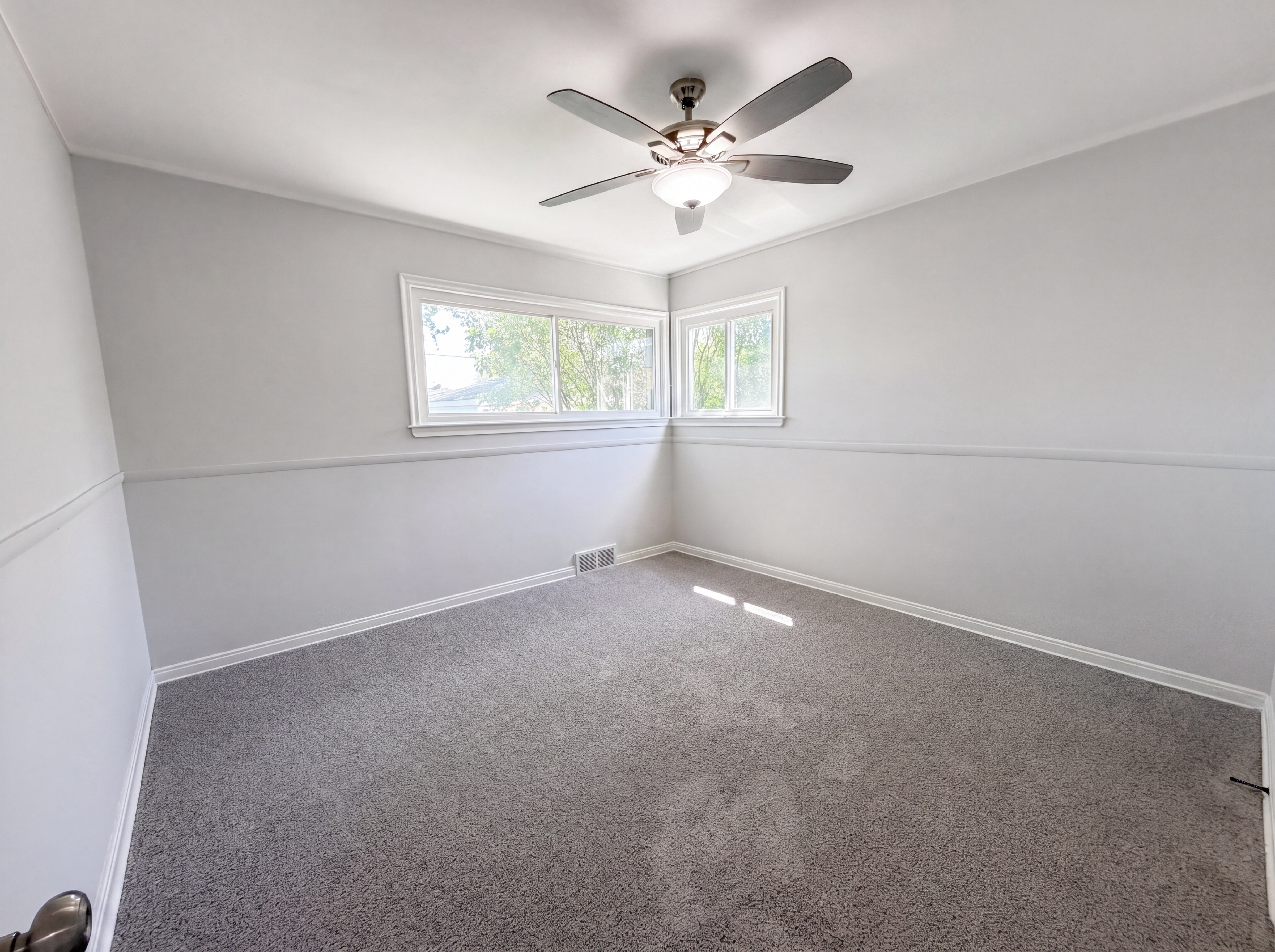 Photo 10 of 18 of 28832 Kaufman St, Roseville, MI
