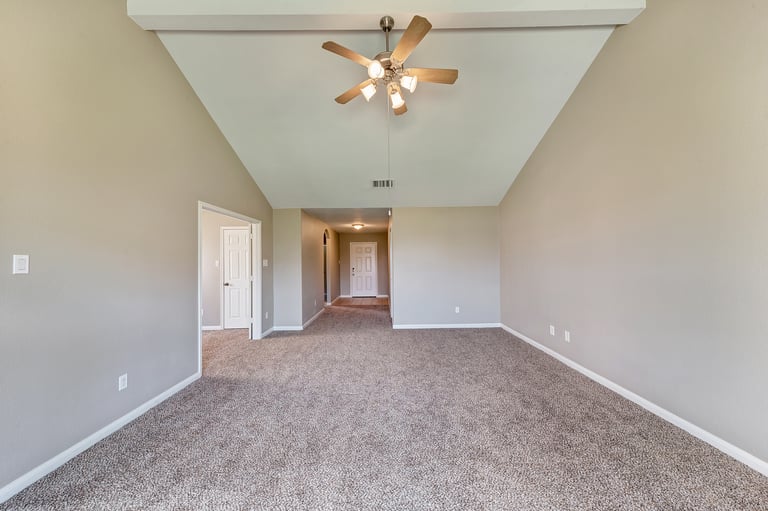 Photo 10 of 22 - 516 Noble Grove Ln, Fort Worth, TX 76140