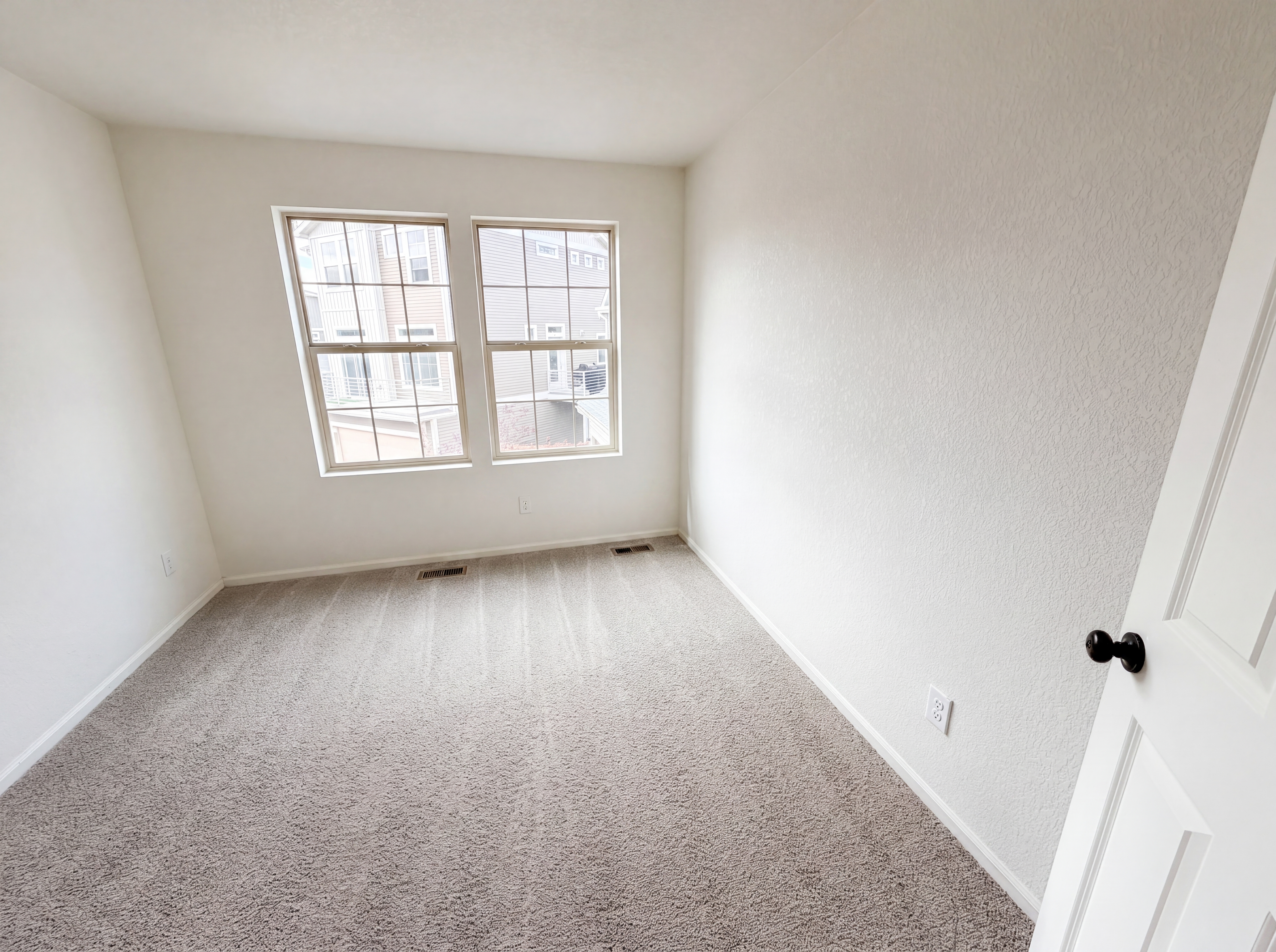 Photo 17 of 34 of 10186 Zeno St, Commerce City, CO