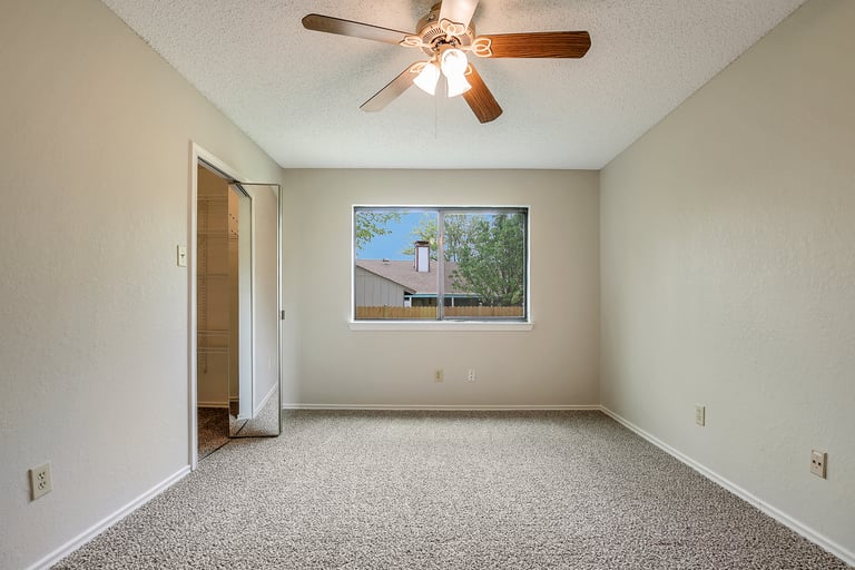 Photo 13 of 26 - 5804 Maurie Dr, Watauga, TX 76148