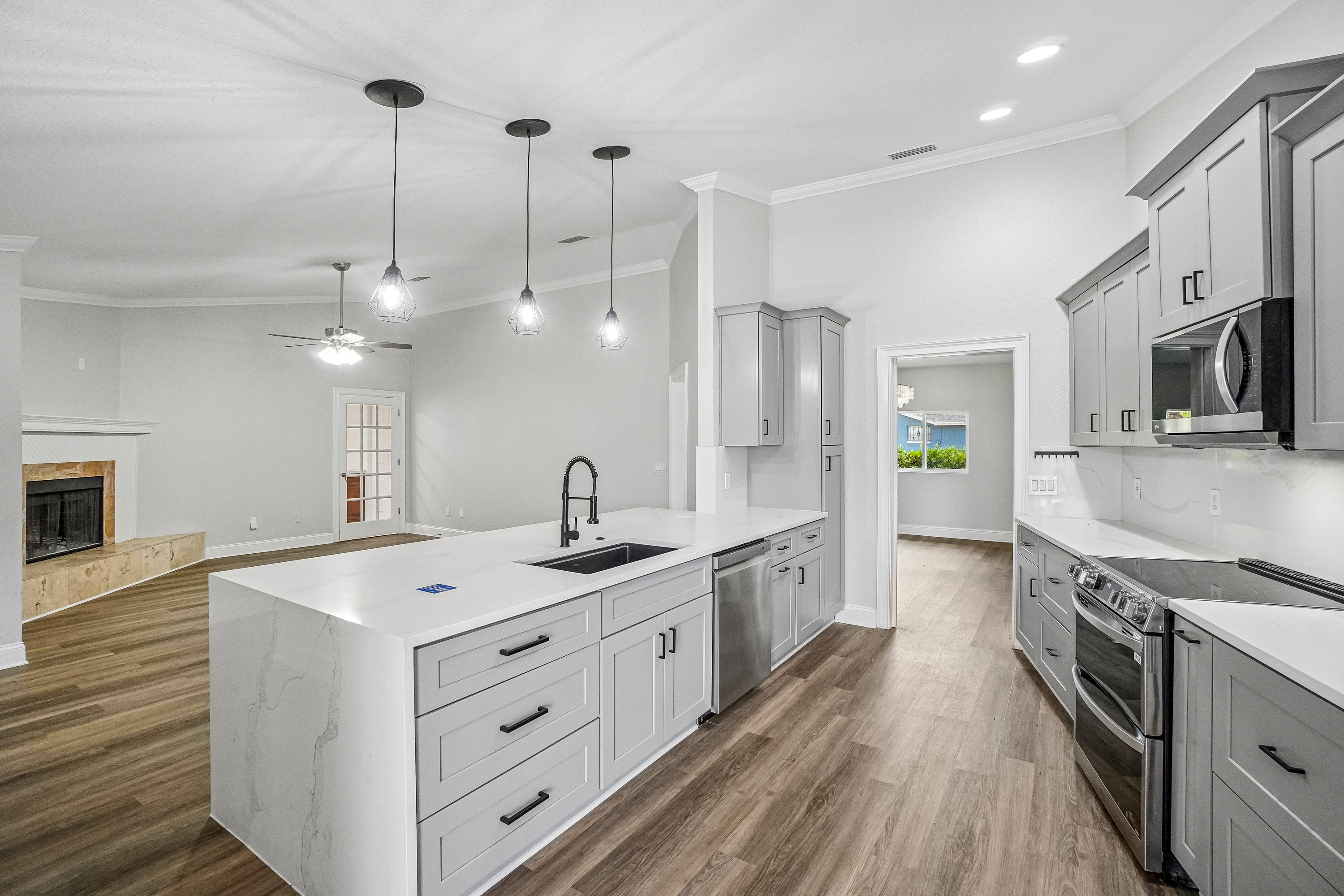 Photo 7 of 63 of 5609 Executive Dr, New Port Richey, FL