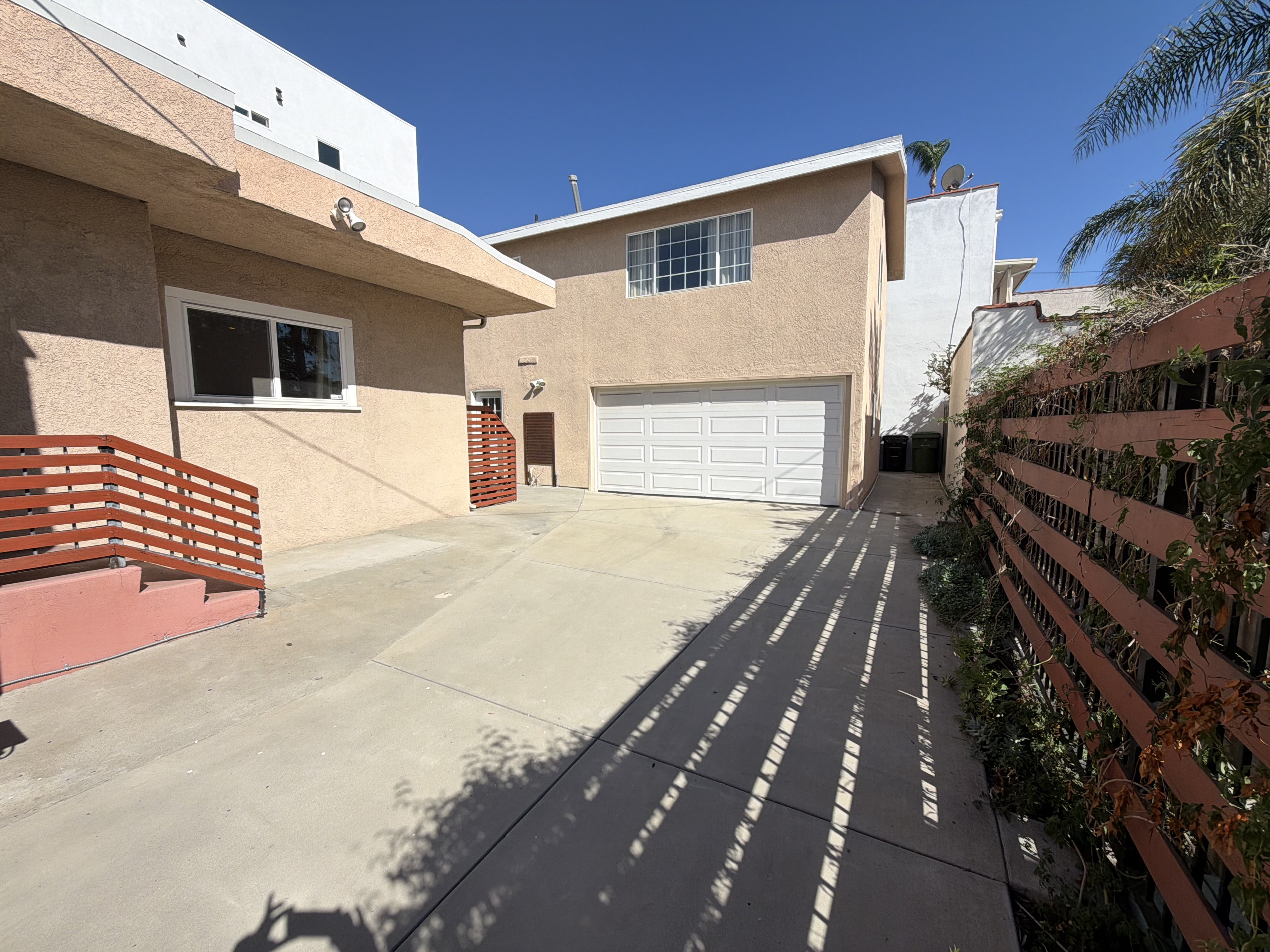 Photo 26 of 29 of 1110 Queen Anne Pl, Los Angeles, CA