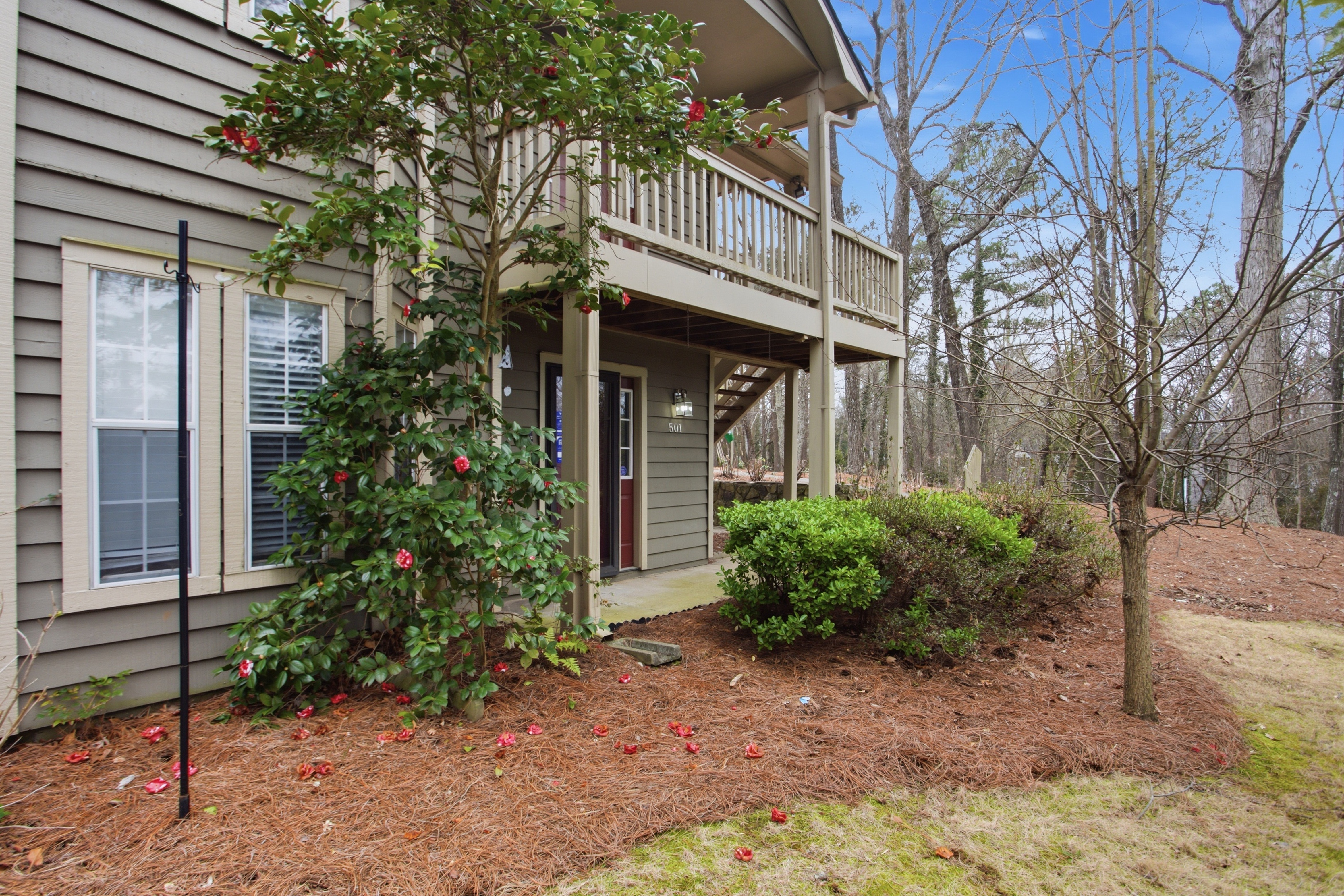 Photo 3 of 19 of 501 Country Park Dr SE, Smyrna, GA