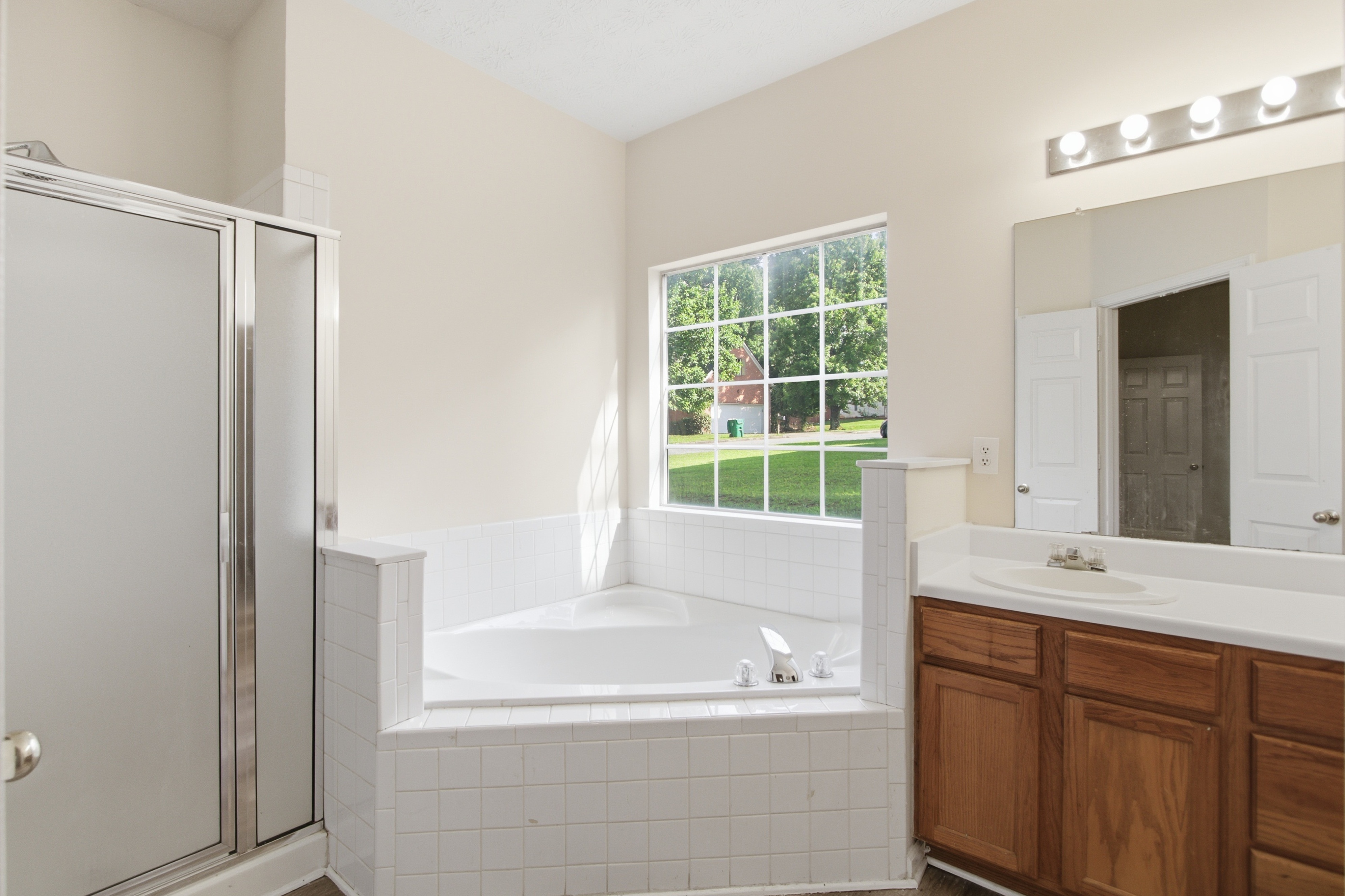 Photo 45 of 55 of 835 Shadow Lake Dr, Lithonia, GA