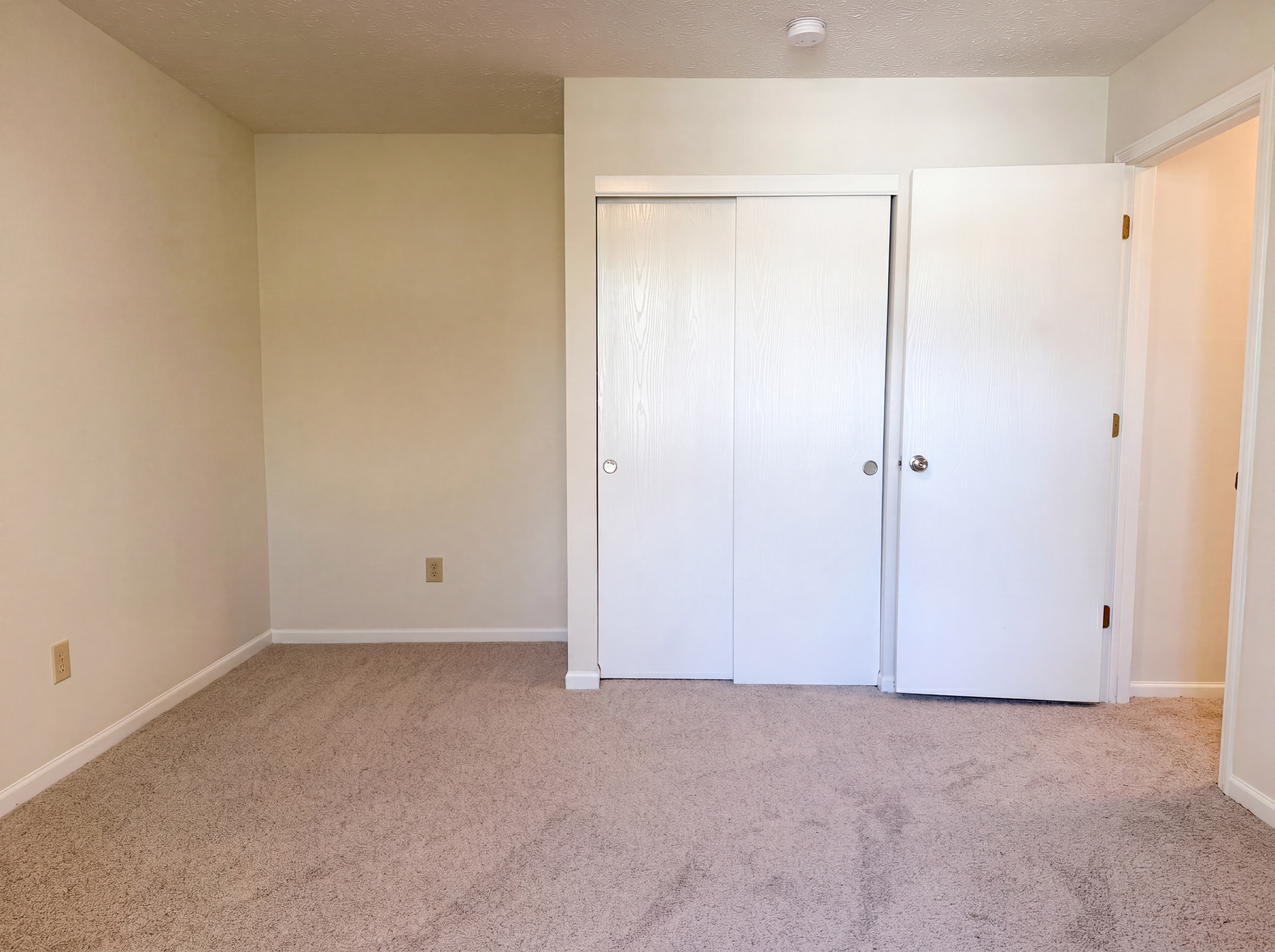 Photo 11 of 30 of 5074 Langcroft Dr, Hilliard, OH