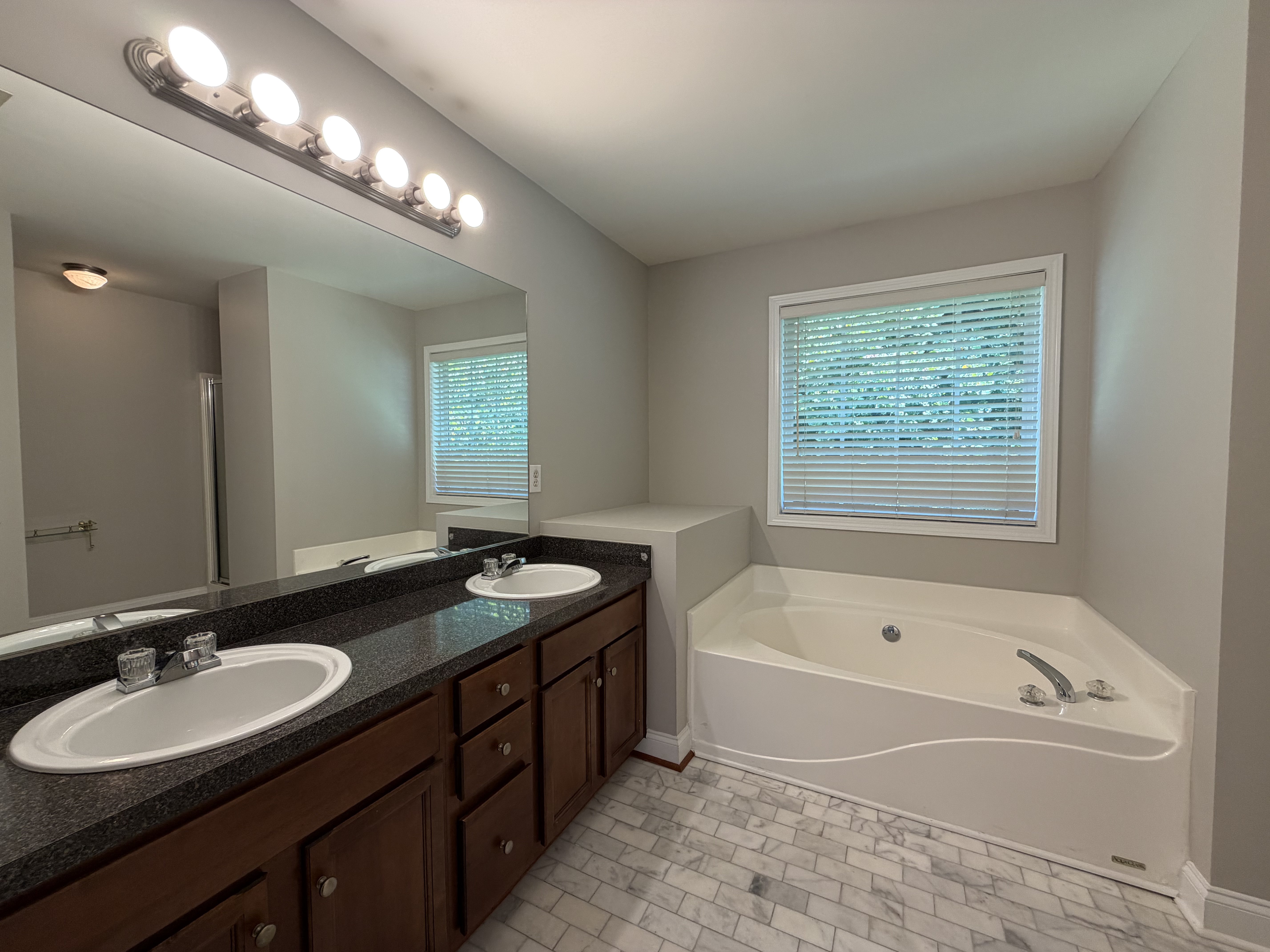 Photo 9 of 32 of 4468 Karron Dr, Powder Springs, GA