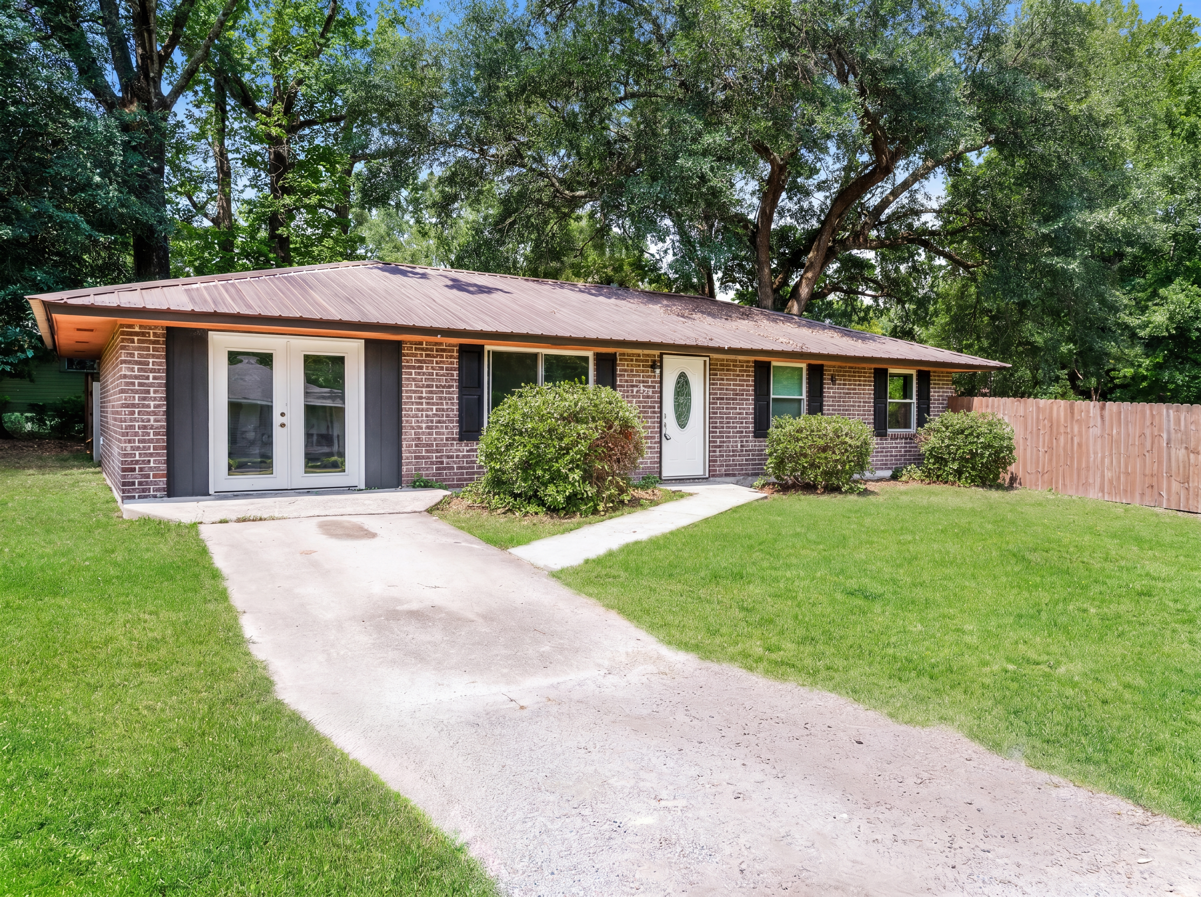 Photo 19 of 41 of 733 Sutton St, Jesup, GA