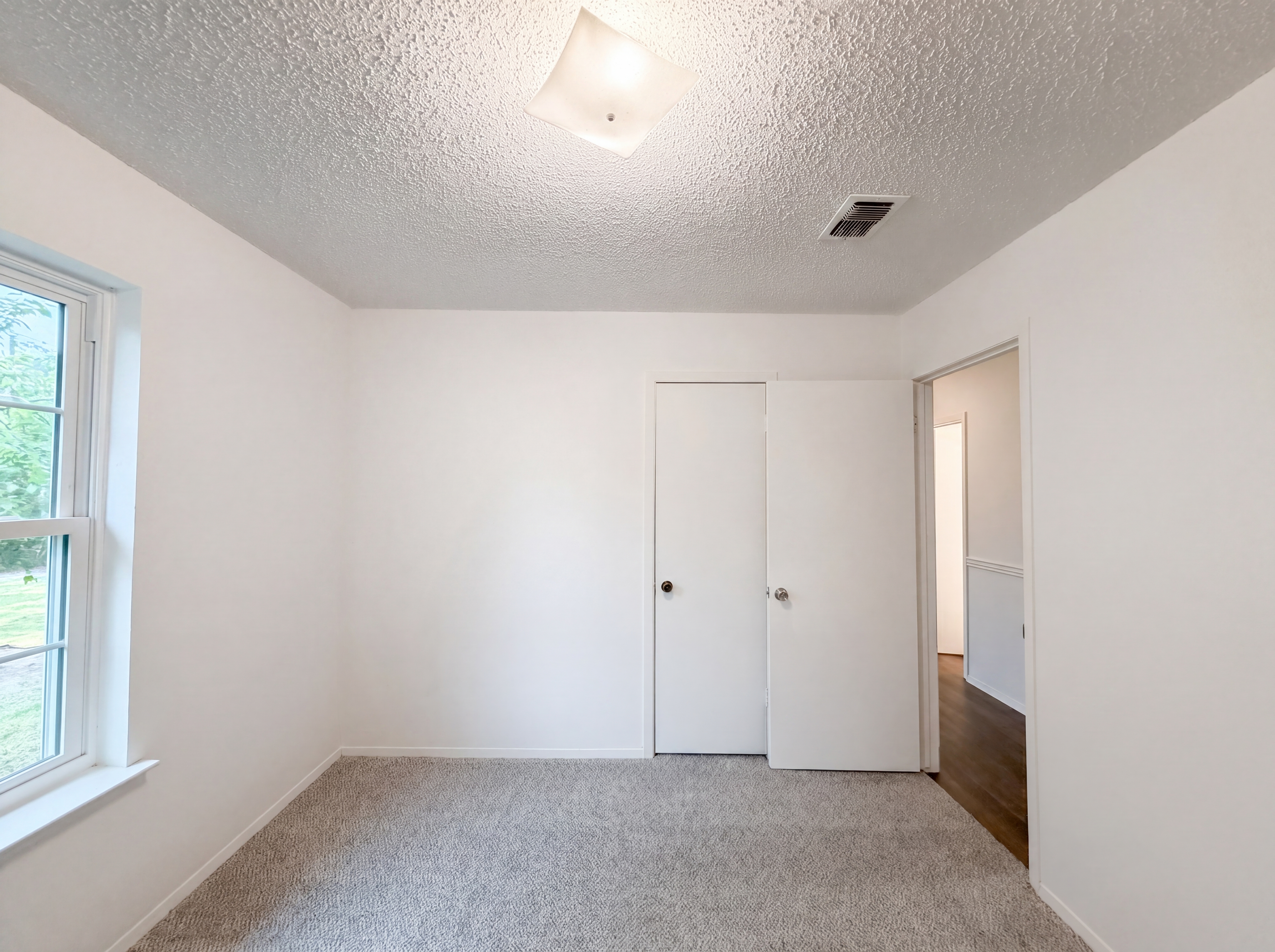 Photo 14 of 19 of 512 Lake Crest Pkwy, Azle, TX
