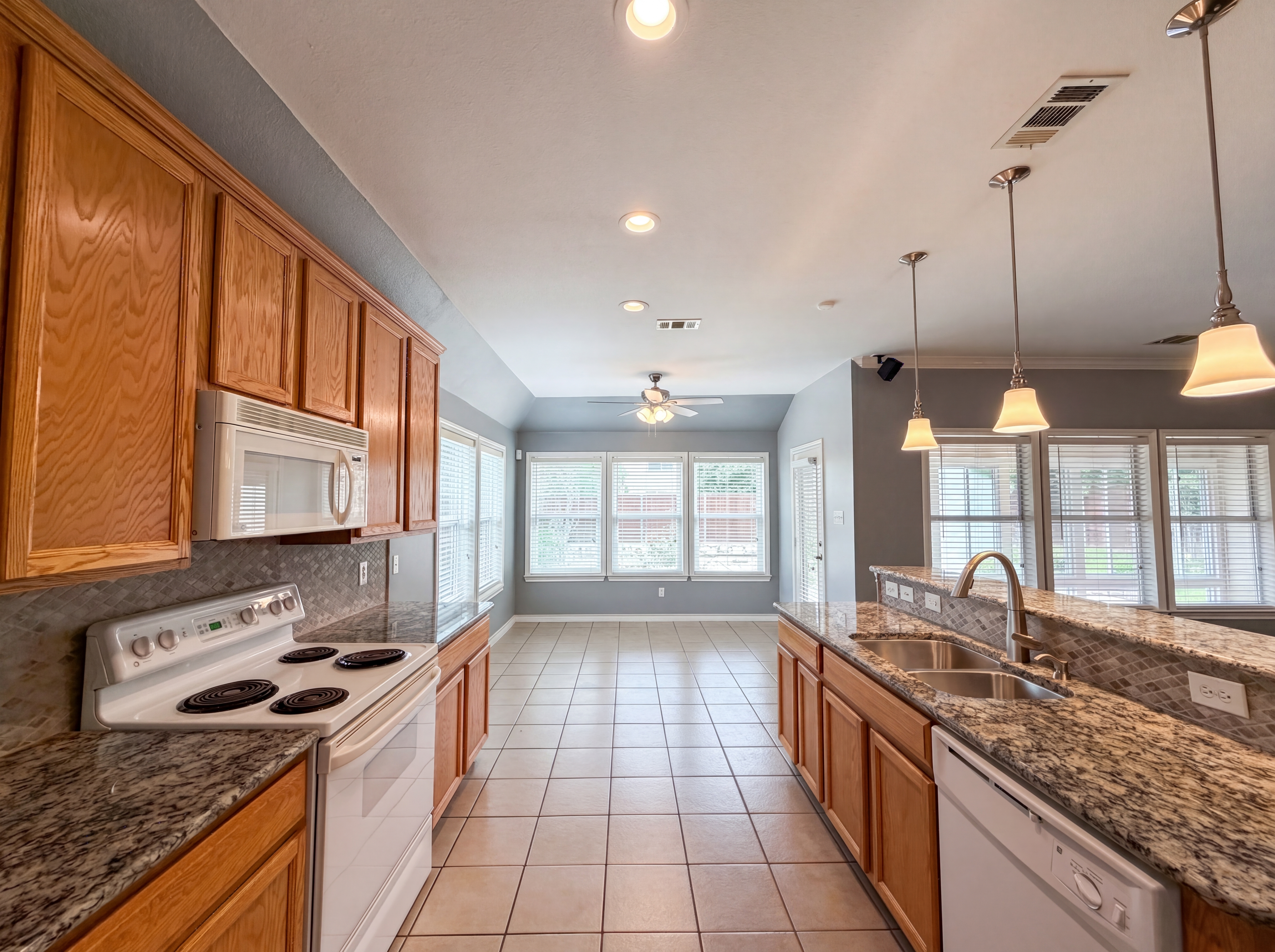 Photo 2 of 20 of 2805 Hereford Rd, Denton, TX
