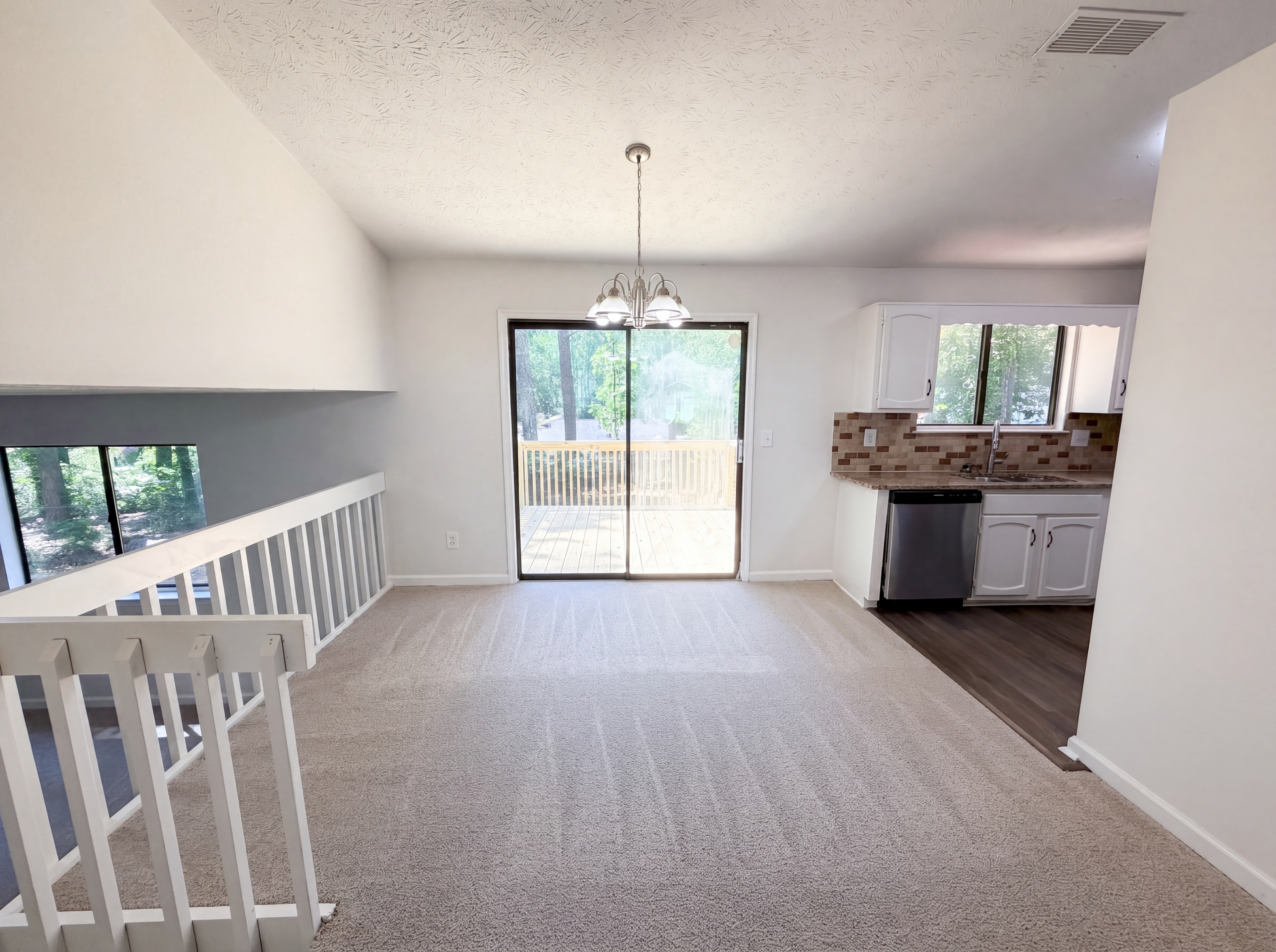 Photo 6 of 20 of 817 Greenhedge Way, Stone Mountain, GA