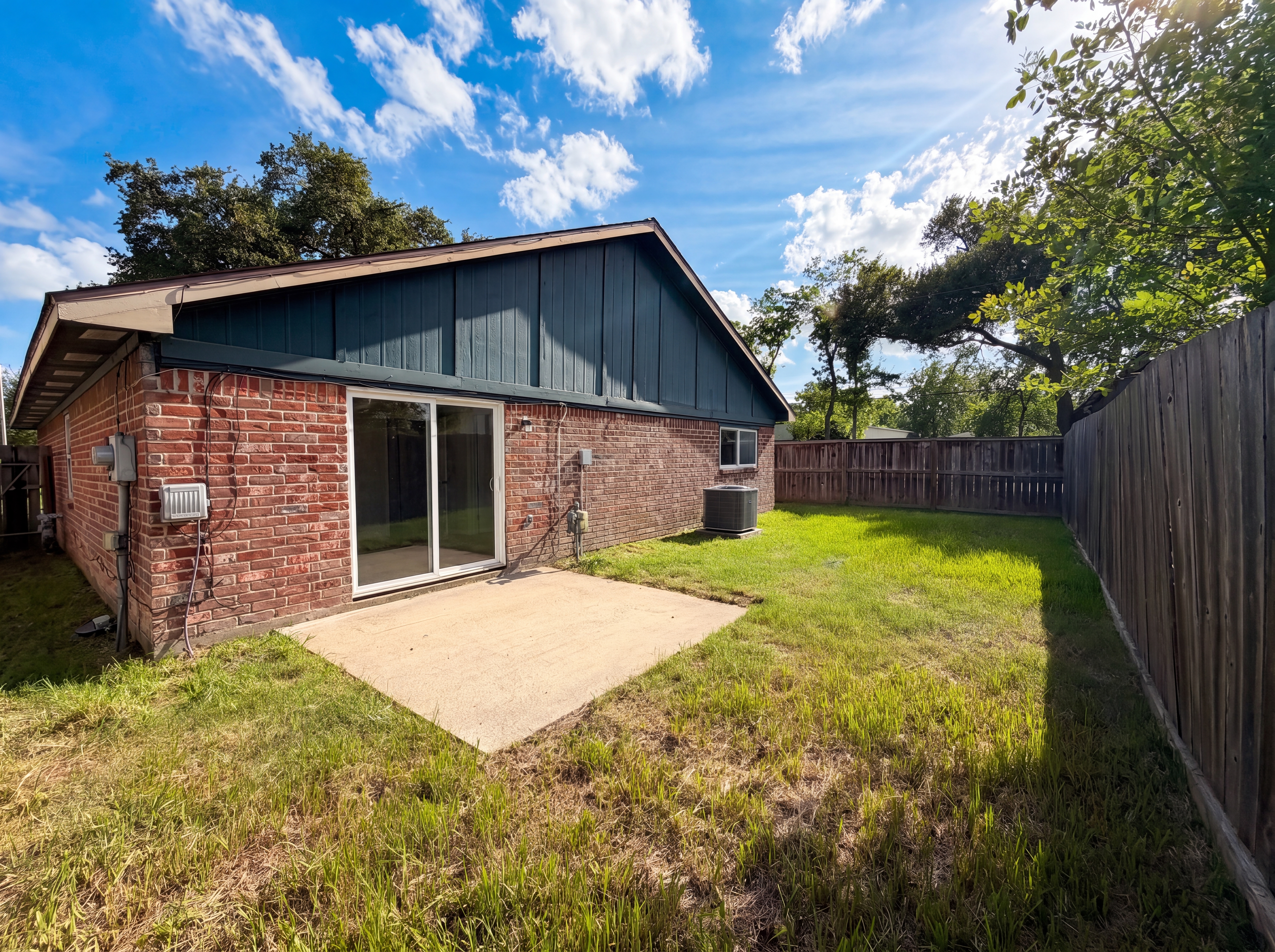 Photo 16 of 17 of 703 Midland Ct, Houston, TX