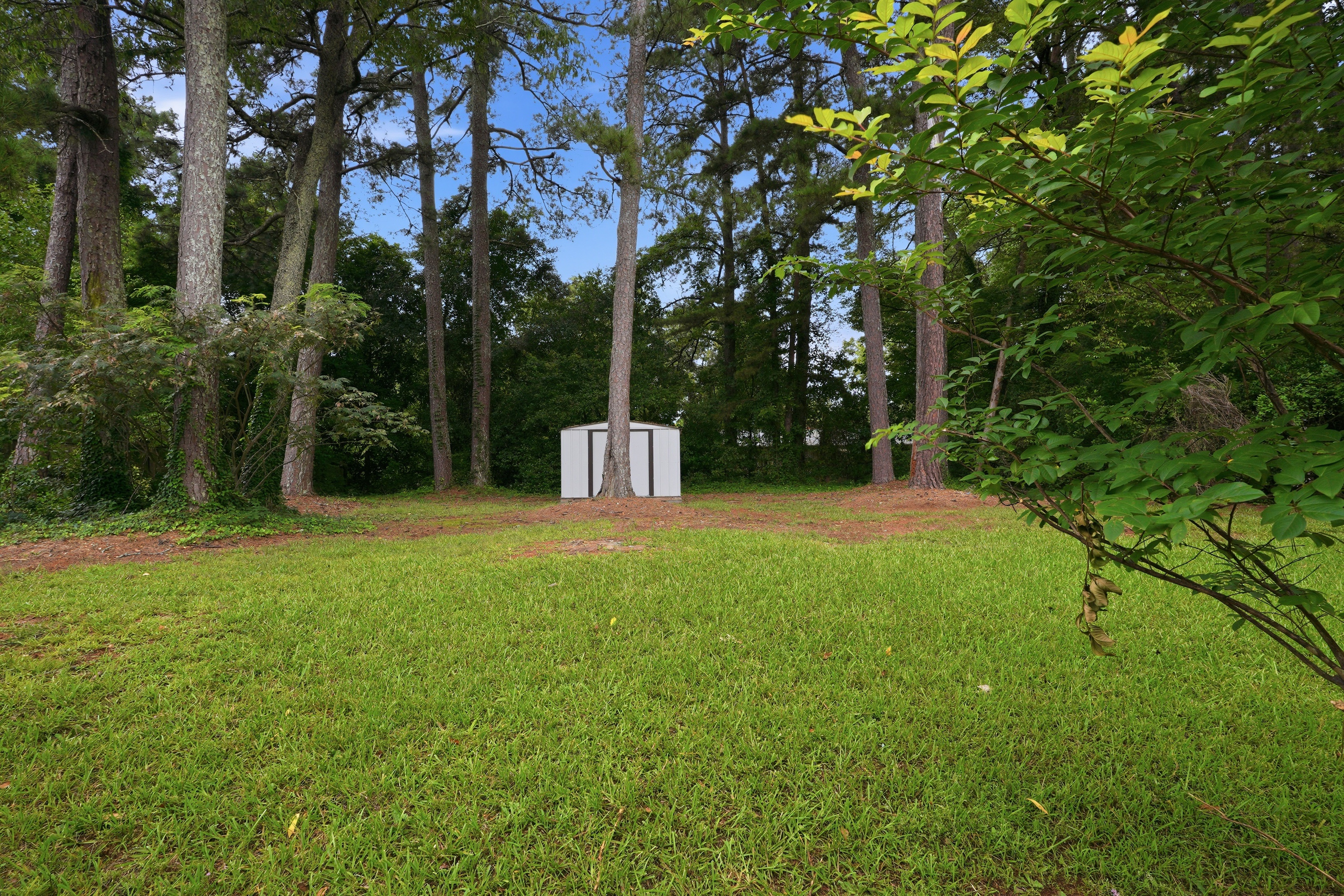 Photo 31 of 35 of 1604 Drayton Woods Dr, Tucker, GA