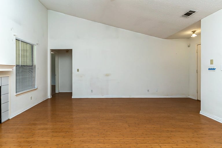 Photo 10 of 20 - 8204 Mark Ln, Watauga, TX 76148