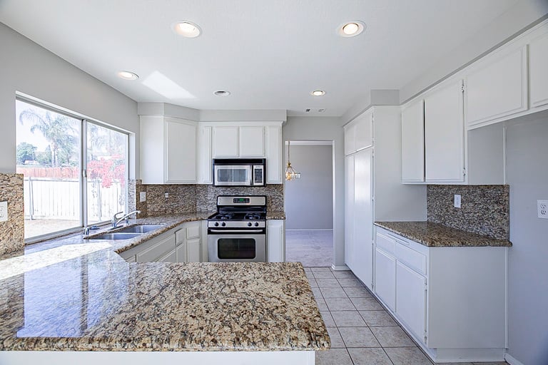 Photo 2 of 30 - 5621 El Palomino Dr, Jurupa Valley, CA 92509