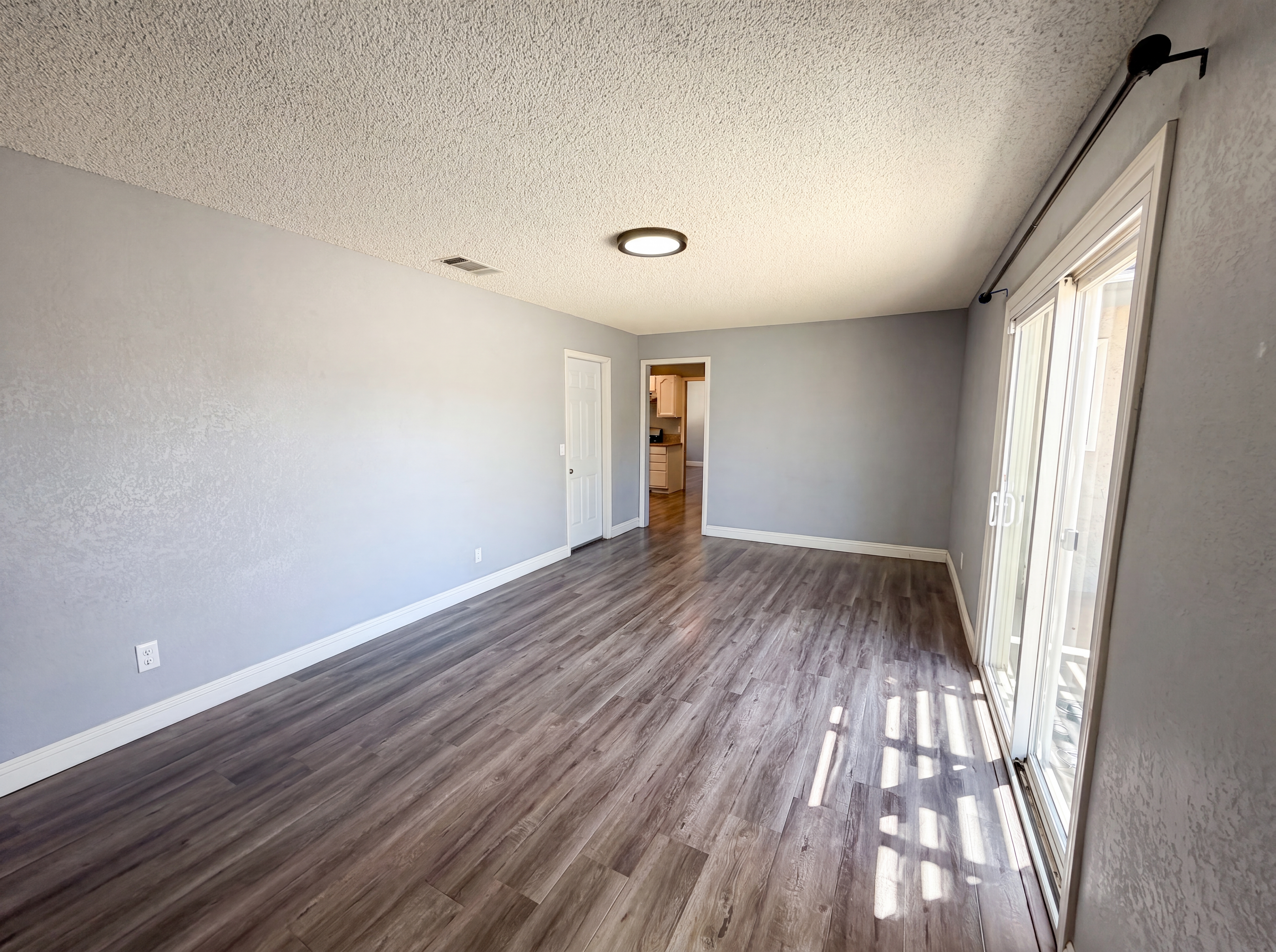 Photo 10 of 24 of 15929 La Verida Dr, Victorville, CA