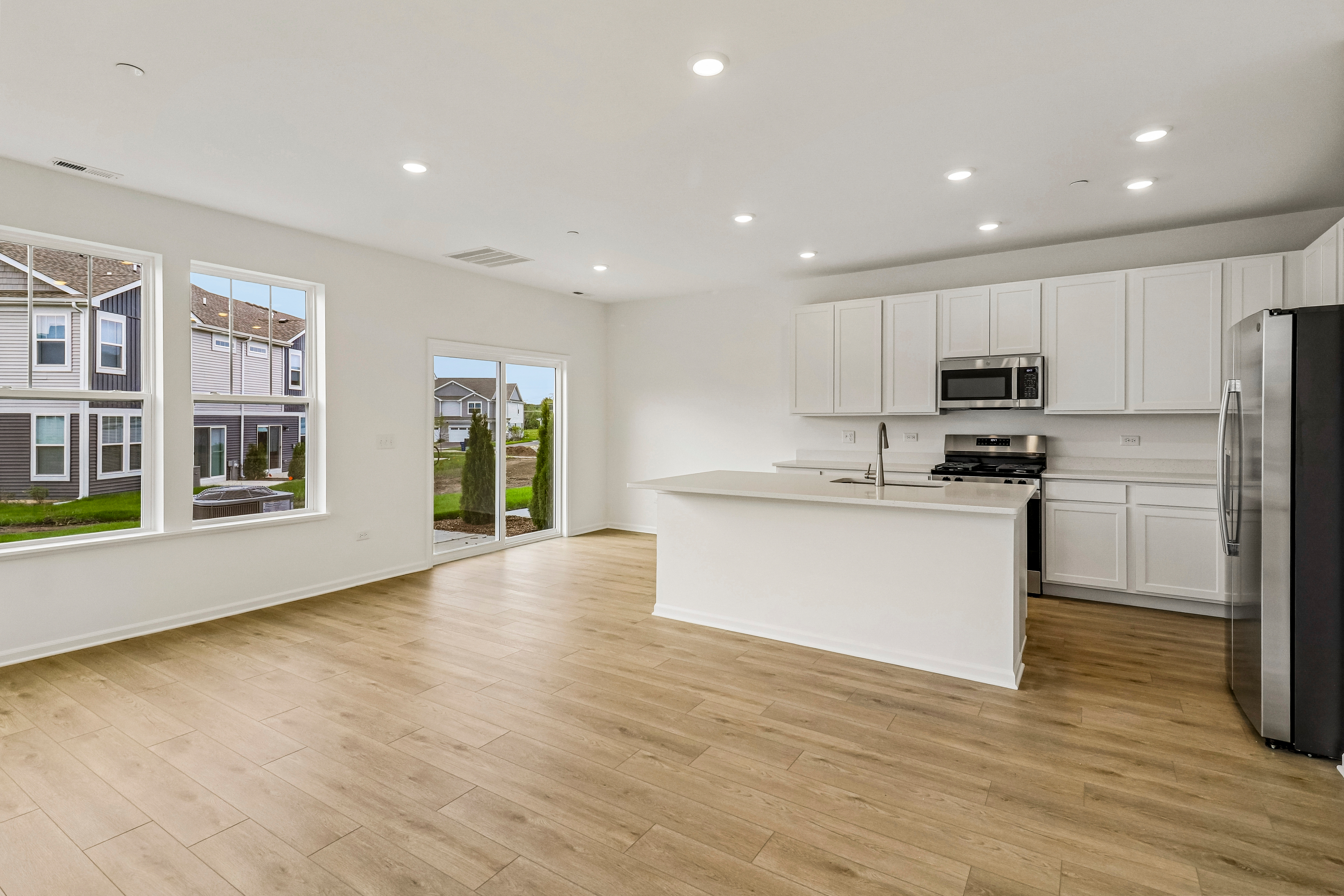 Photo 9 of 29 of 649 Cassia Ct, Crystal Lake, IL