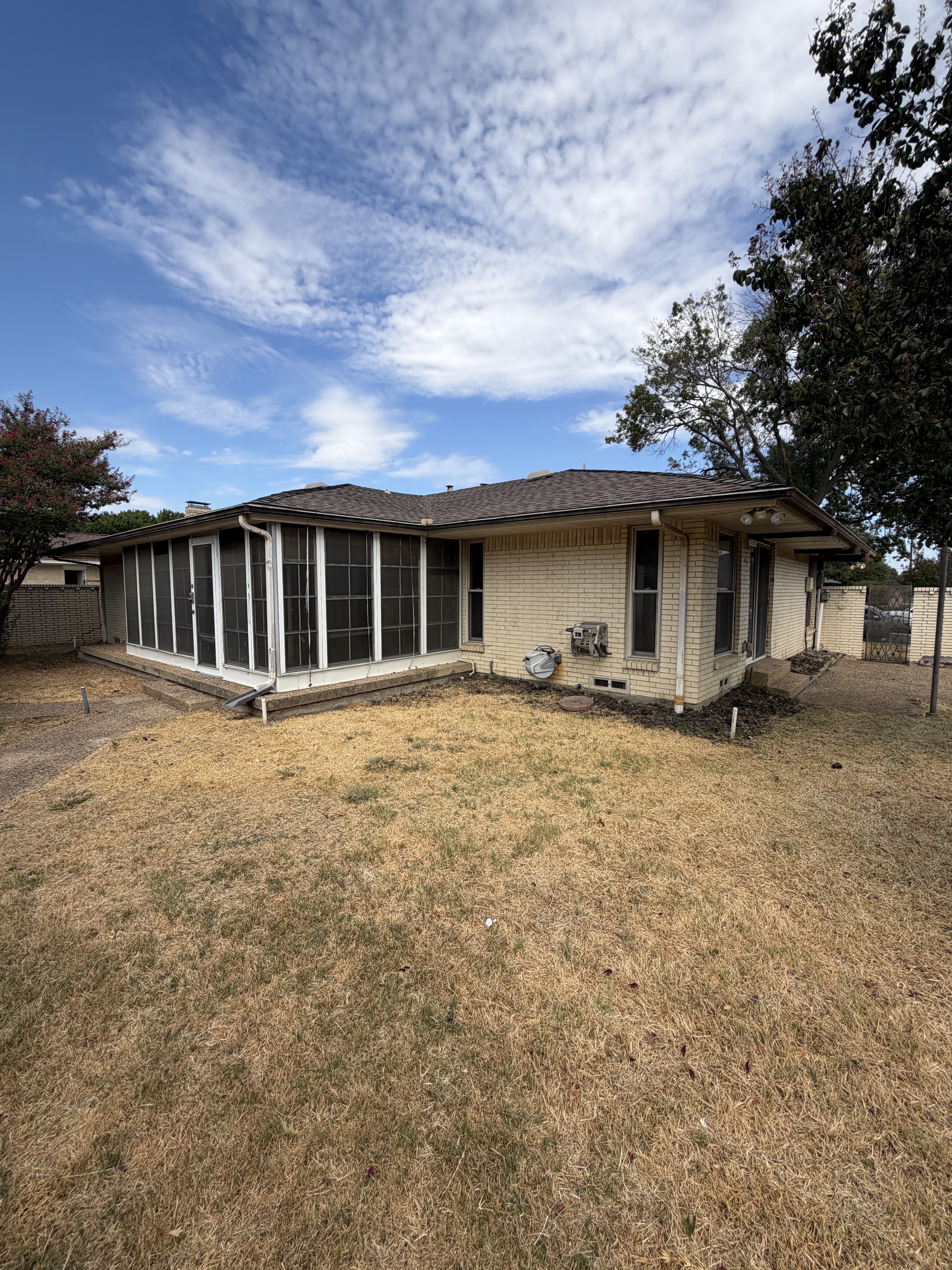 Photo 5 of 17 of 1410 Lexington Dr, Garland, TX