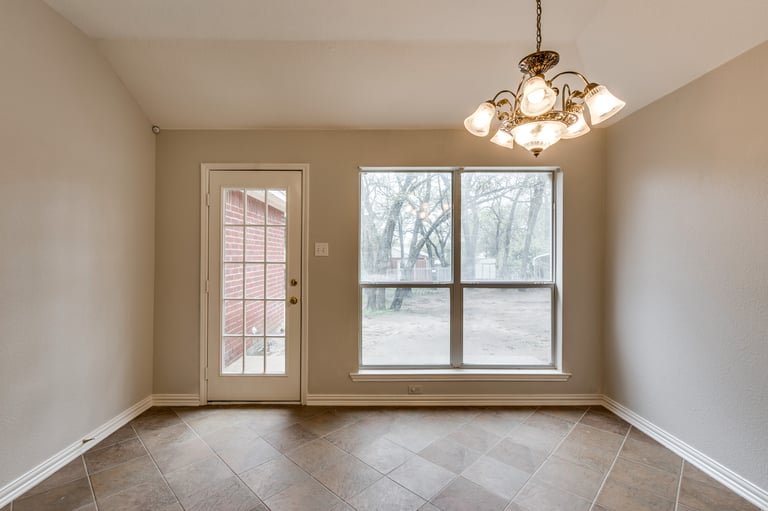 Photo 9 of 27 - 564 Dylan Ct, Azle, TX 76020