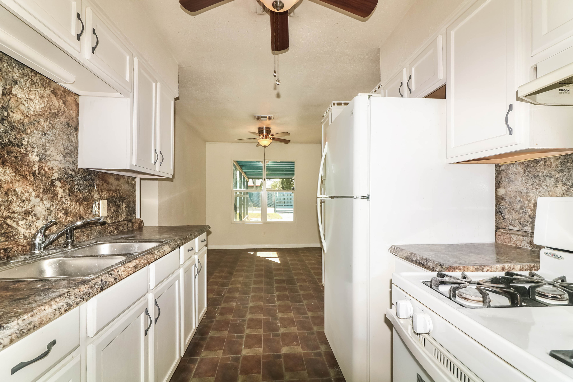 Photo 2 of 21 of 306 N Houston St, Aransas Pass, TX
