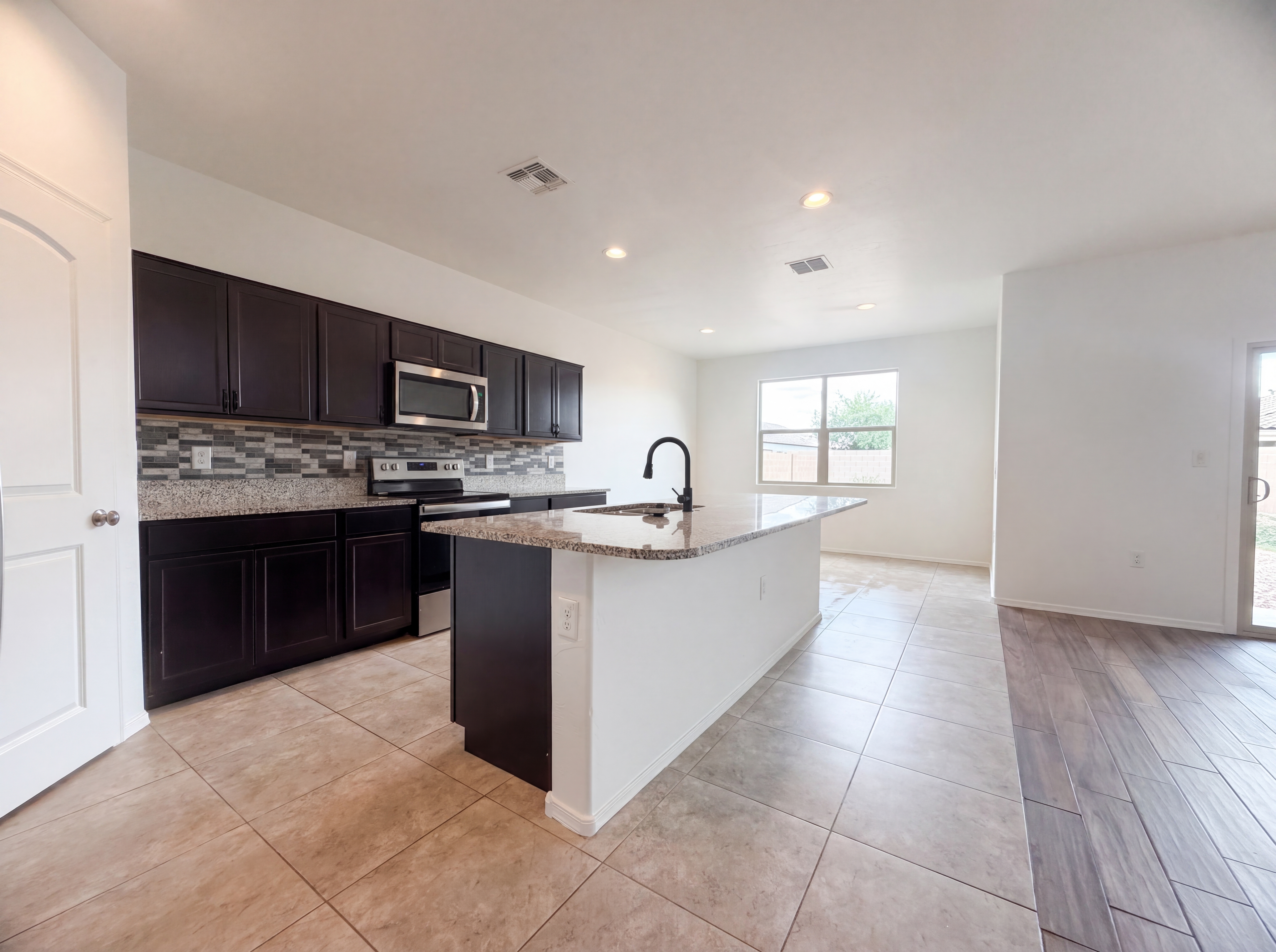 Photo 2 of 19 of 4850 E Living Stone Way, San Tan Valley, AZ