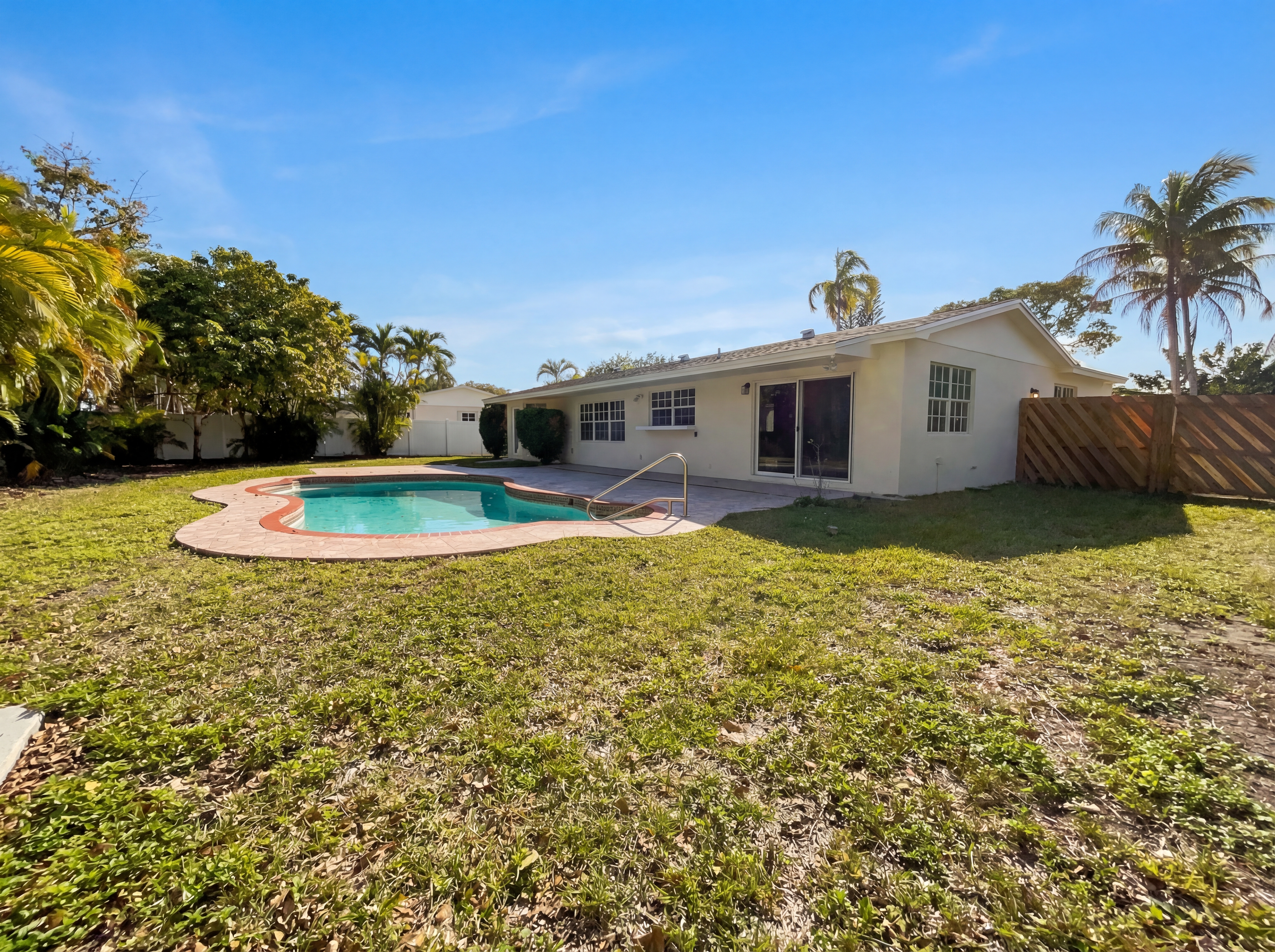 Photo 9 of 21 of 10001 SW 99th Ave, Miami, FL