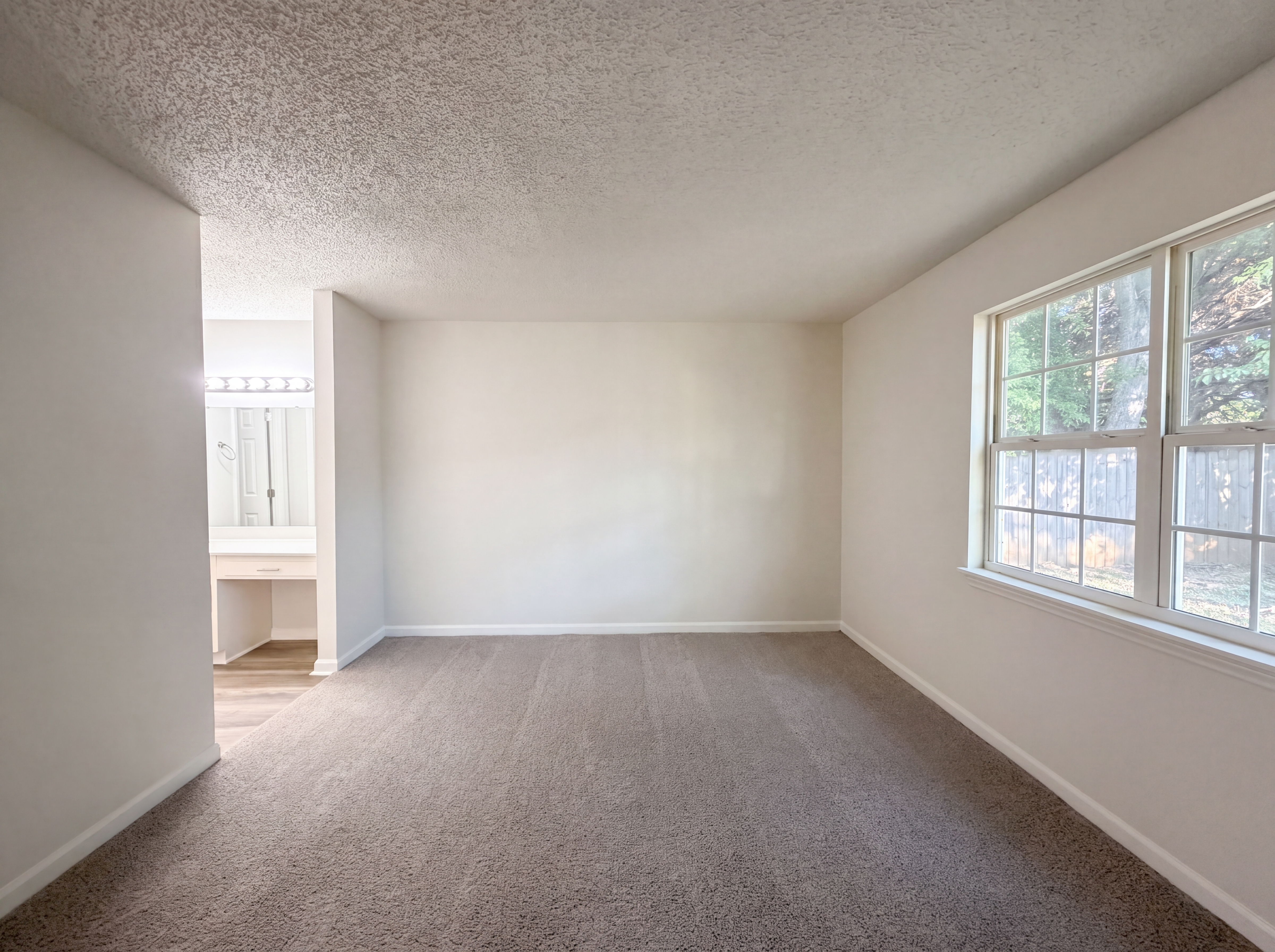 Photo 4 of 16 of 1667 Crestdale Rd, Rock Hill, SC