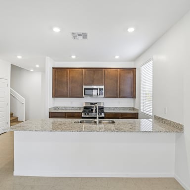Property photo 2 of 10453 W Beaman Ln