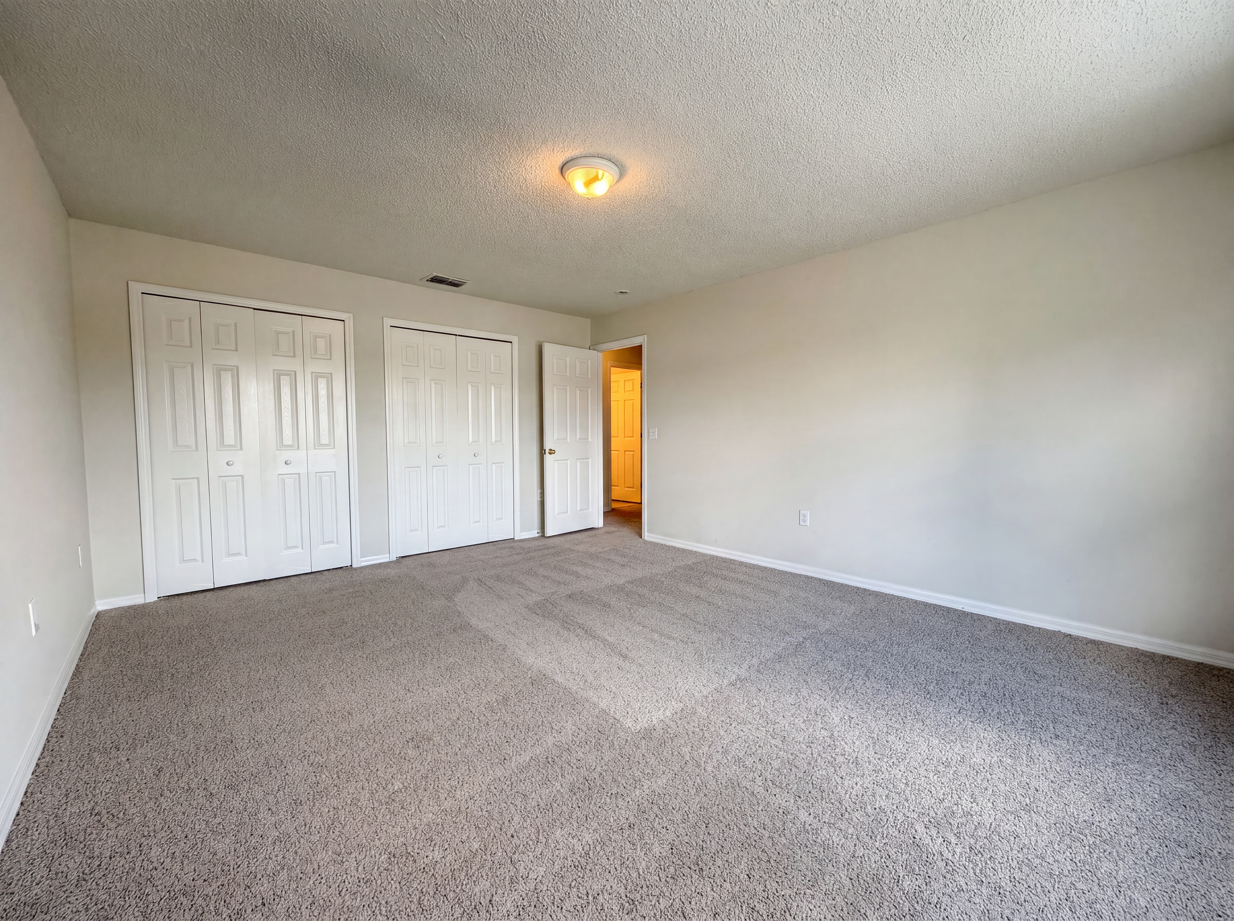 Photo 17 of 26 of 2158 Willesdon Dr W, Jacksonville, FL