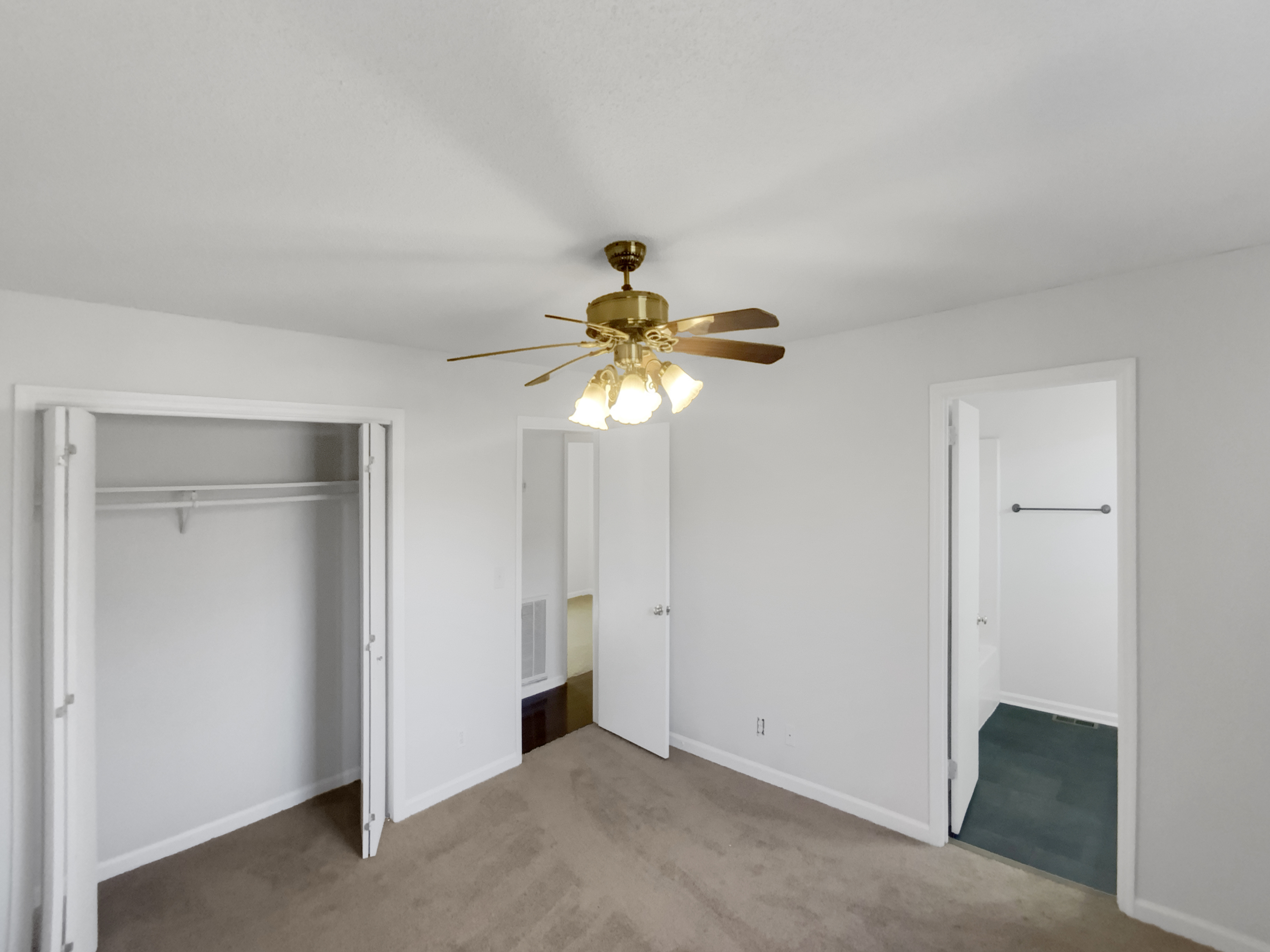 Photo 4 of 23 of 7511 Irongate Dr, Hixson, TN