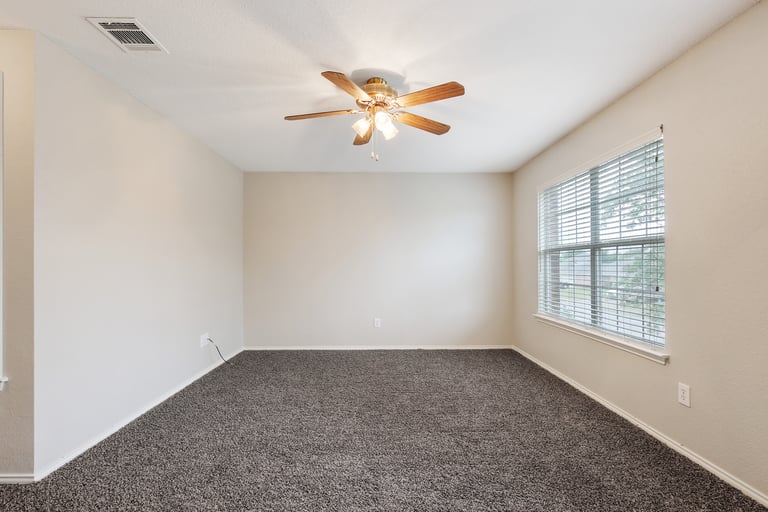 Photo 17 of 32 - 712 Partridge Dr, Fort Worth, TX 76131