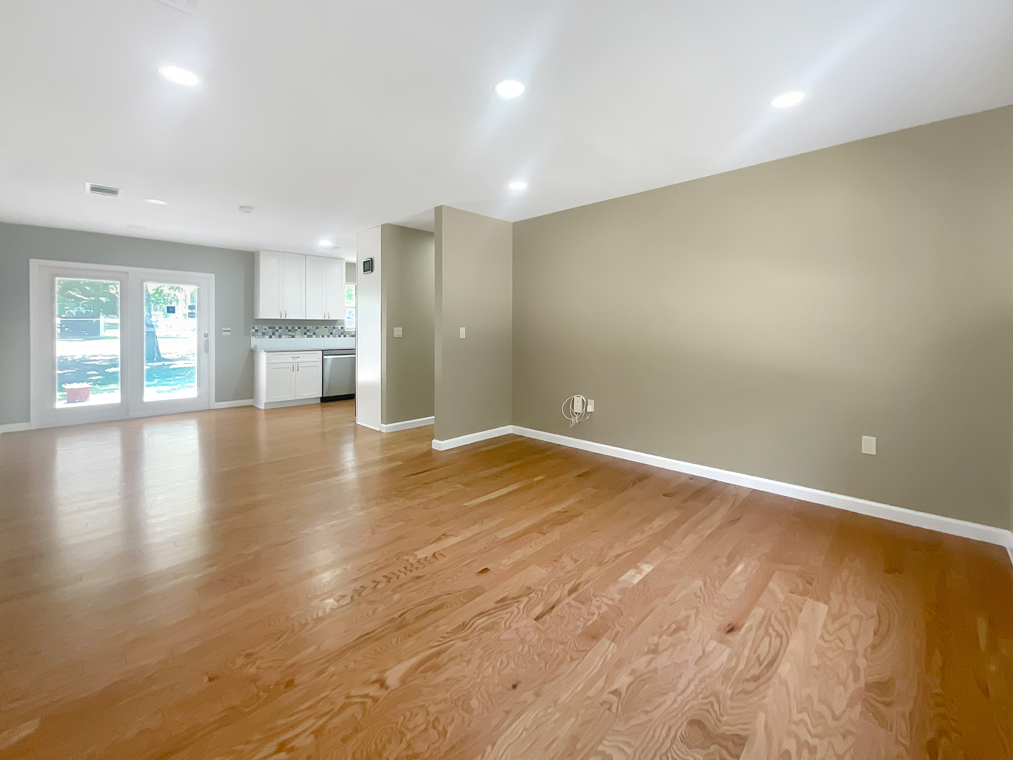 Photo 3 of 21 of 8801 Parkfield Dr, Austin, TX