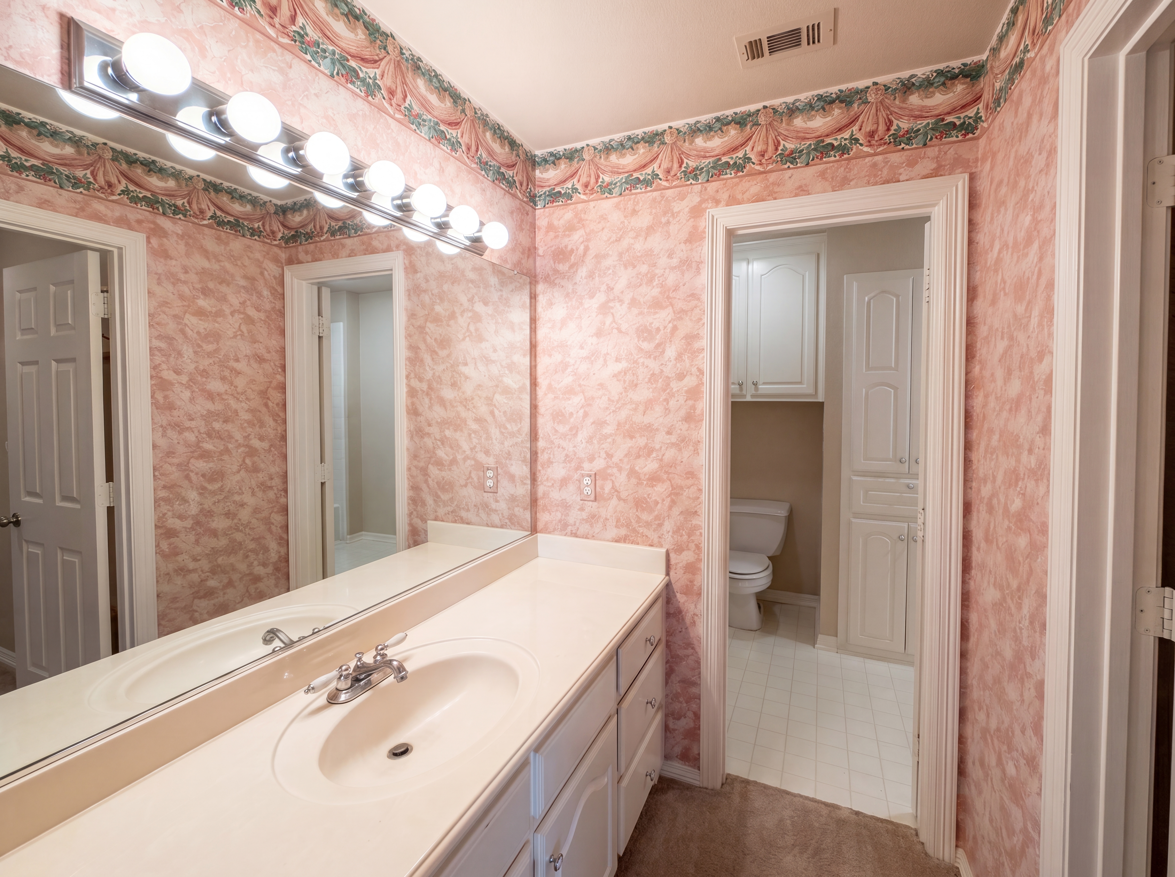 Photo 18 of 27 of 2533 Vista Creek Ct, Garland, TX