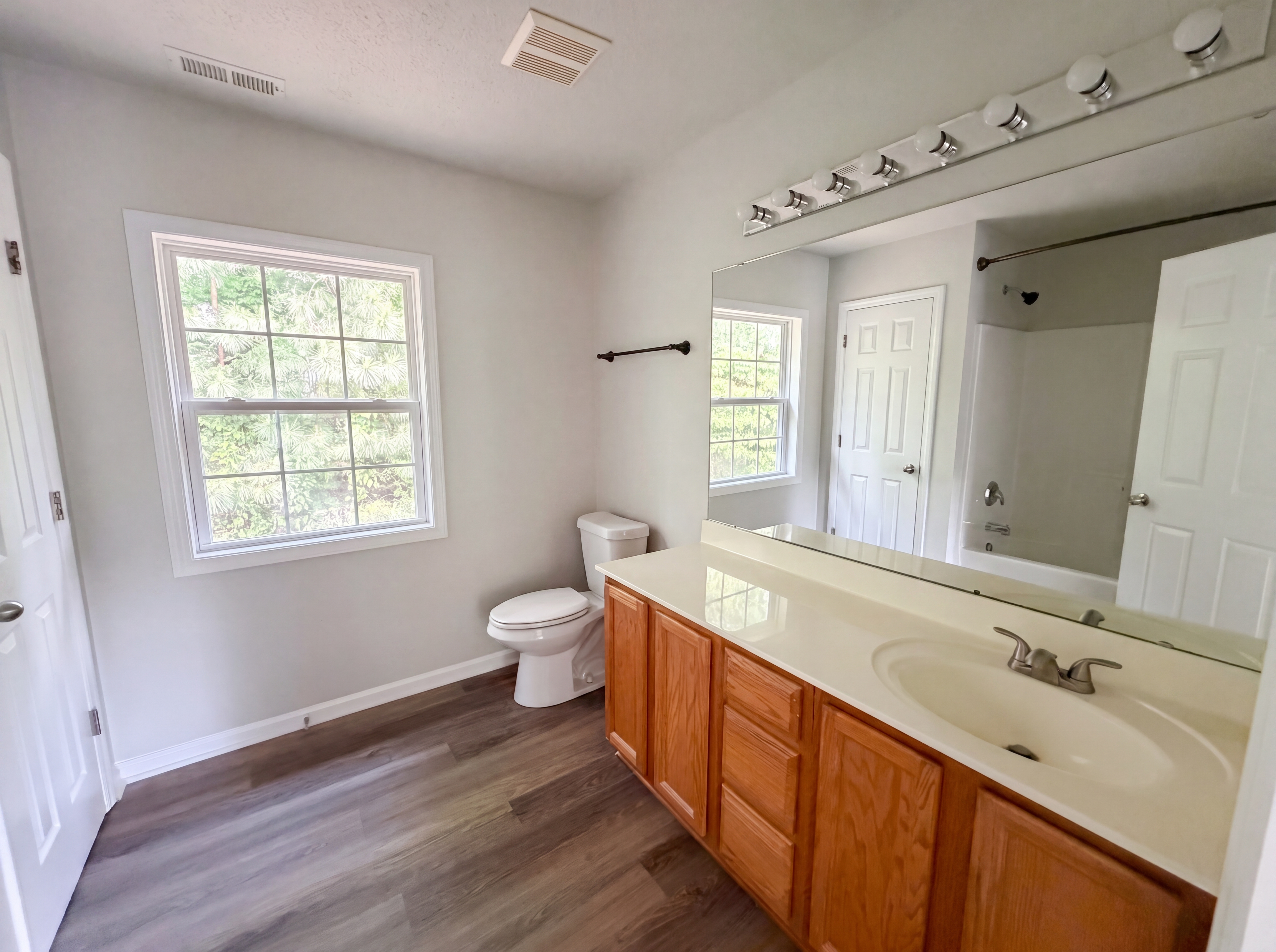 Photo 8 of 18 of 708 Woodgreen Dr, Durham, NC