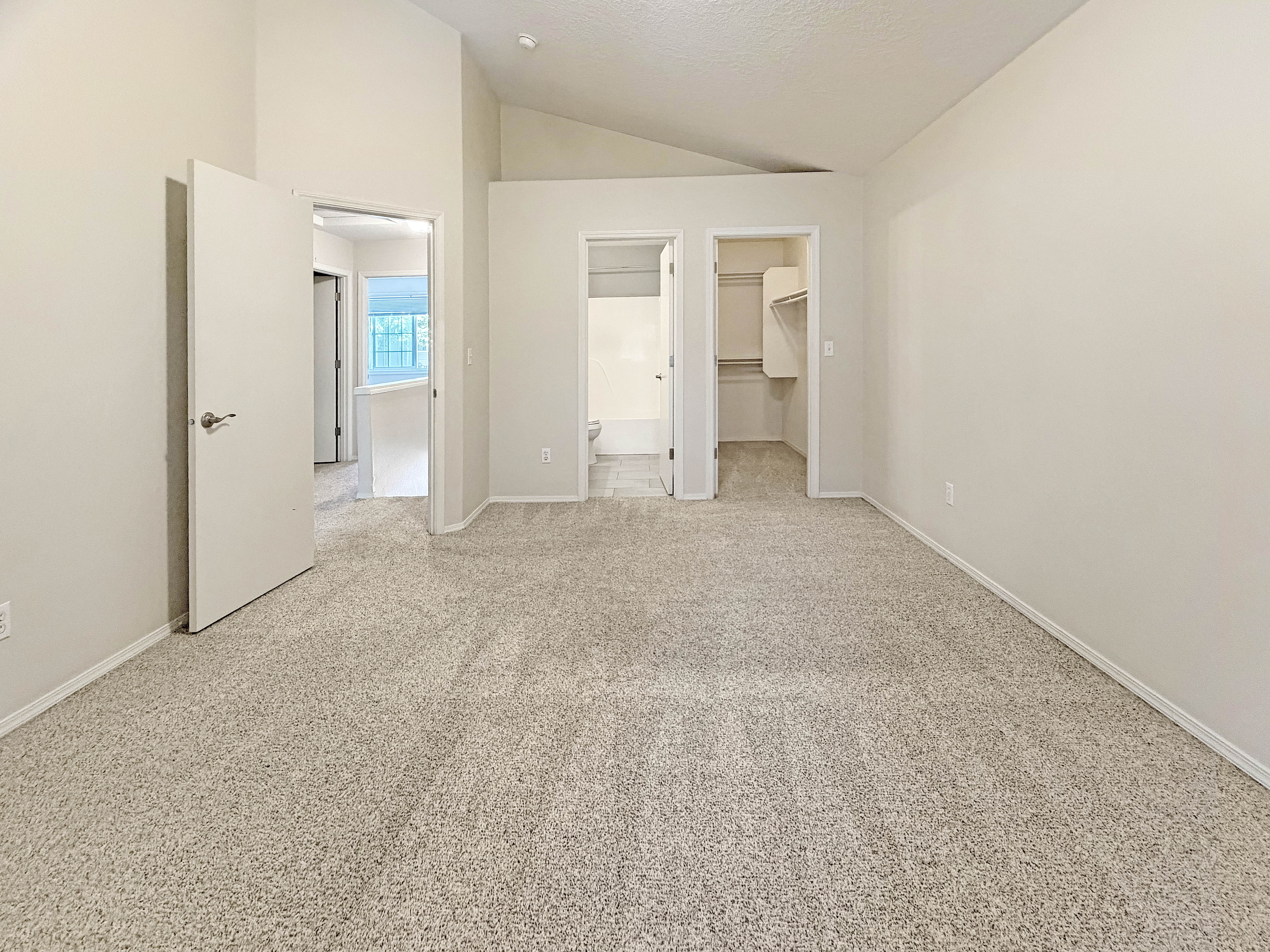 Photo 4 of 17 of 61 SE 171st Ave, Portland, OR