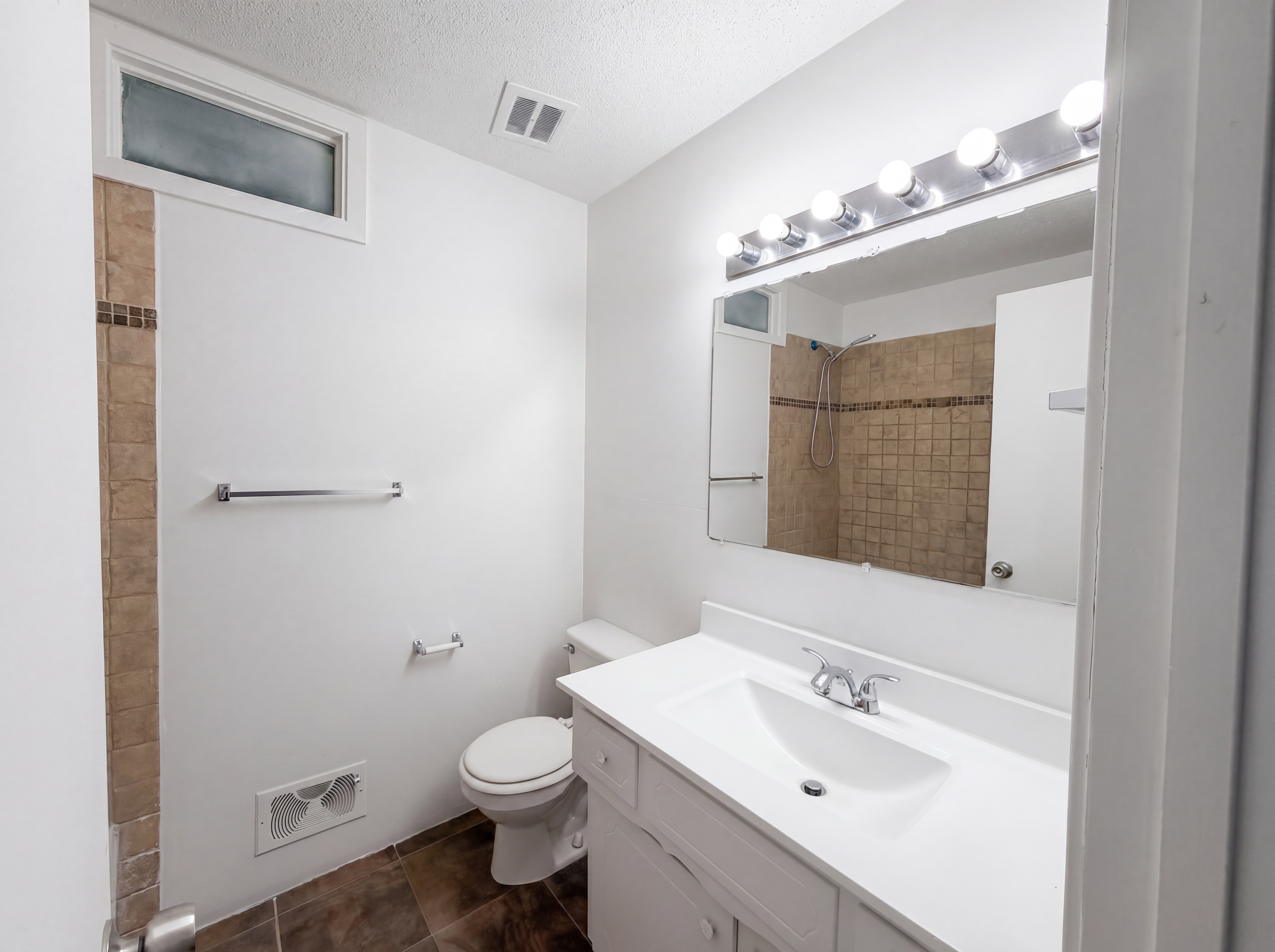 Photo 11 of 20 of 9401 E 84th Ter, Kansas City, MO