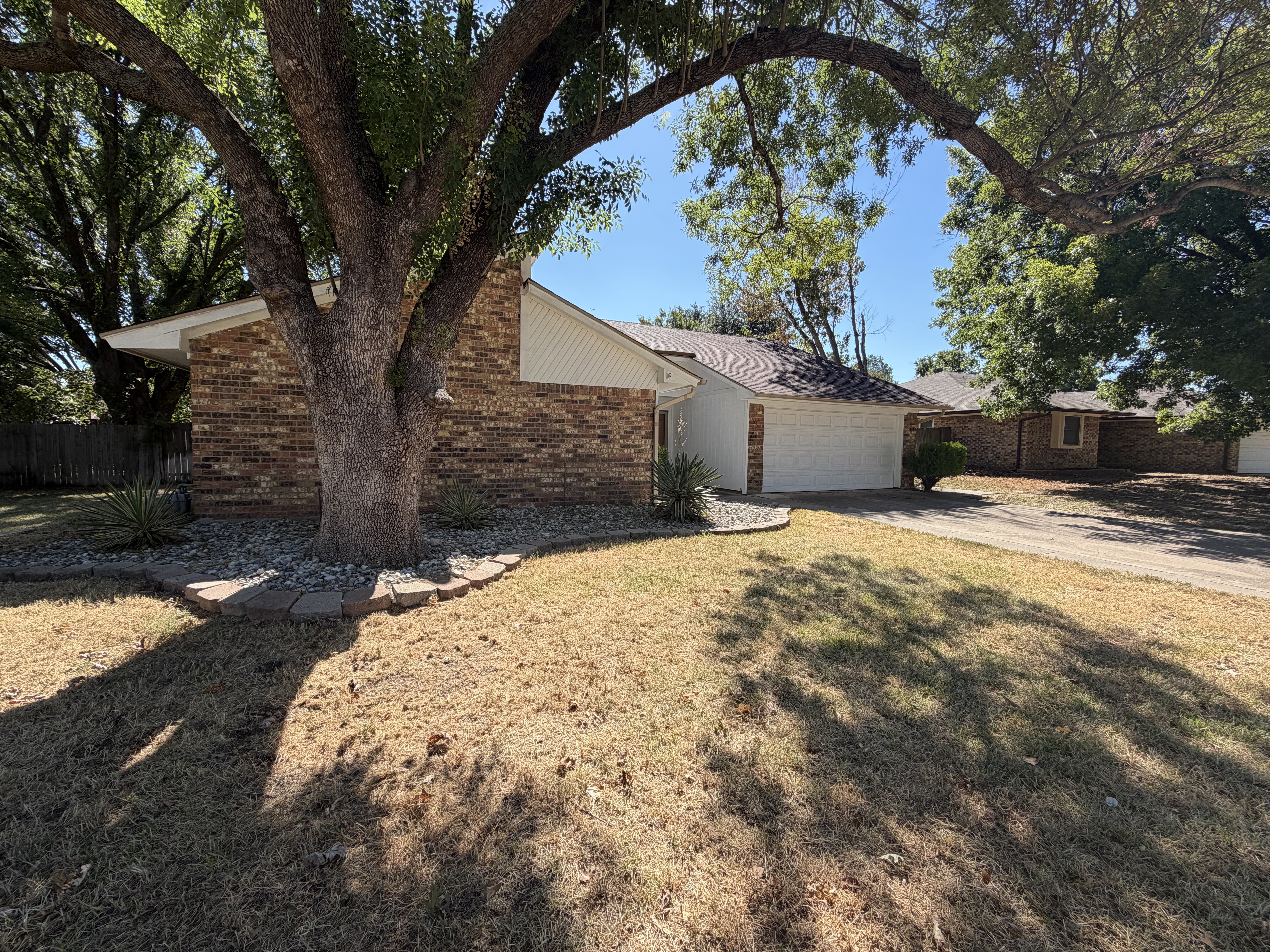 Photo 23 of 27 of 1208 Hillcrest Dr, Euless, TX
