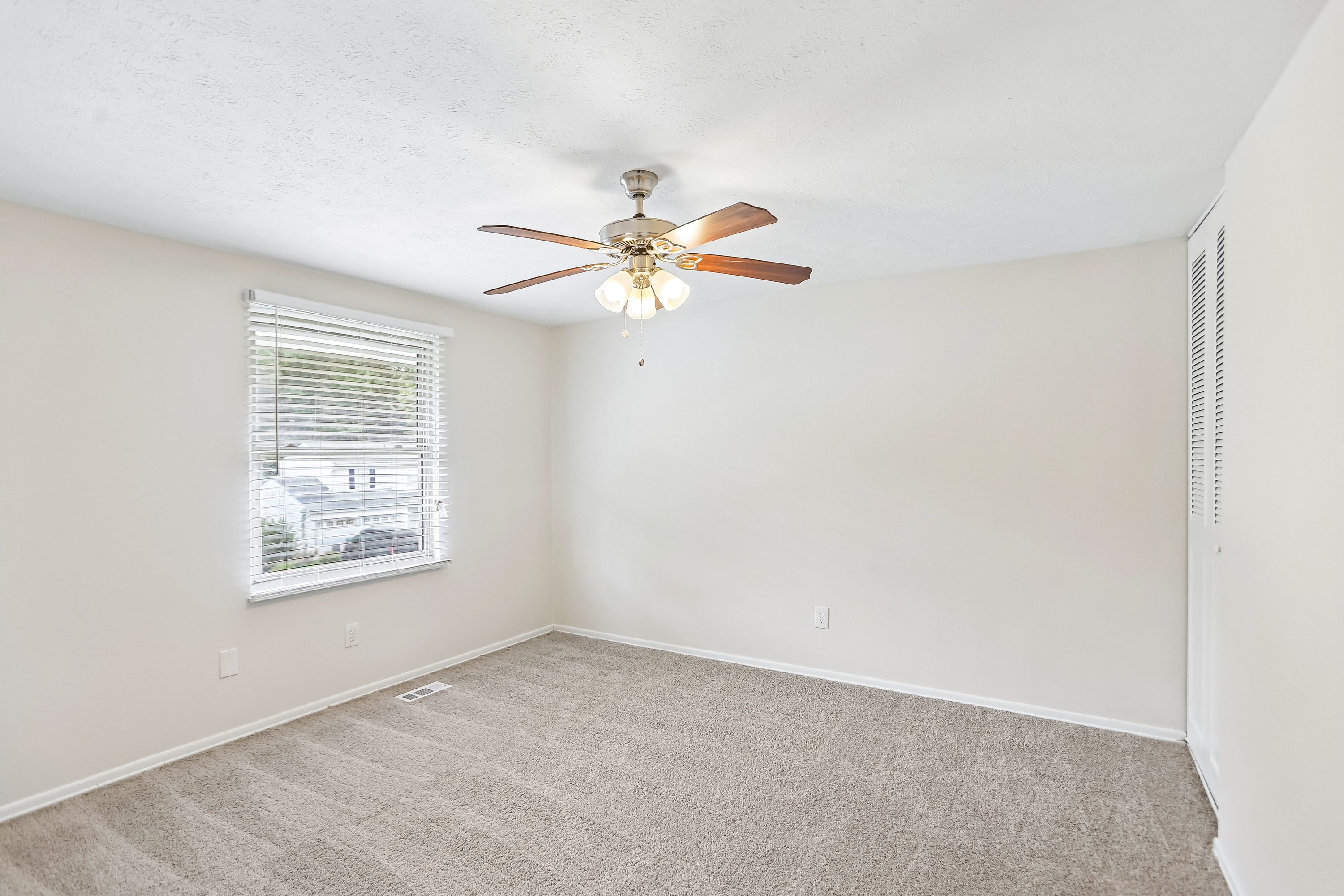 Photo 21 of 34 of 3020 Forestside Ln, Atlanta, GA